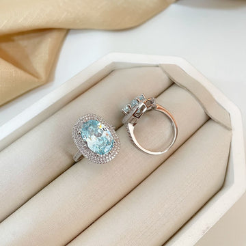 Anel Prata em Pedra Azul Claro Cravejado 10 X14mm