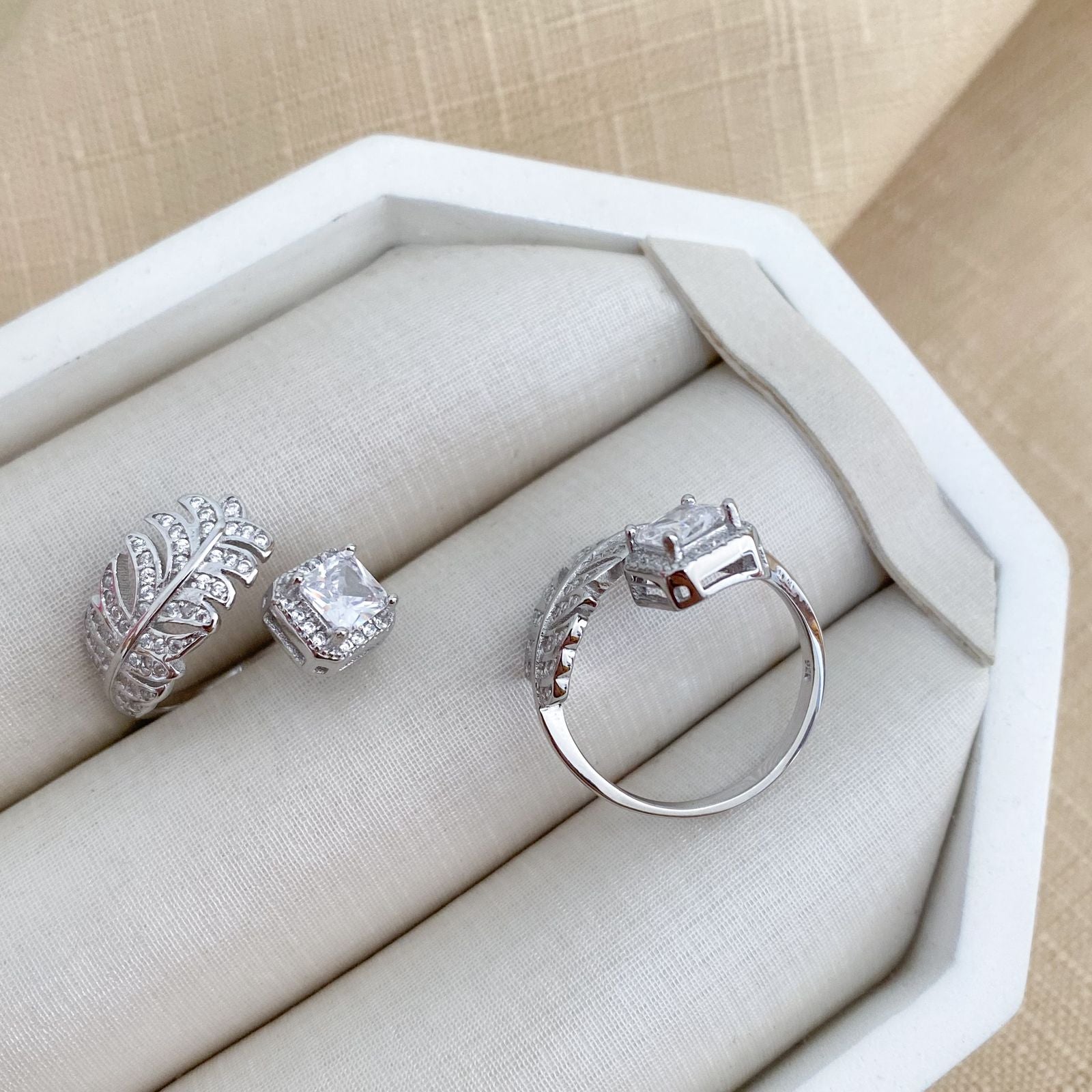 Anel Prata Folhas/Pedra Cristal Cravejada