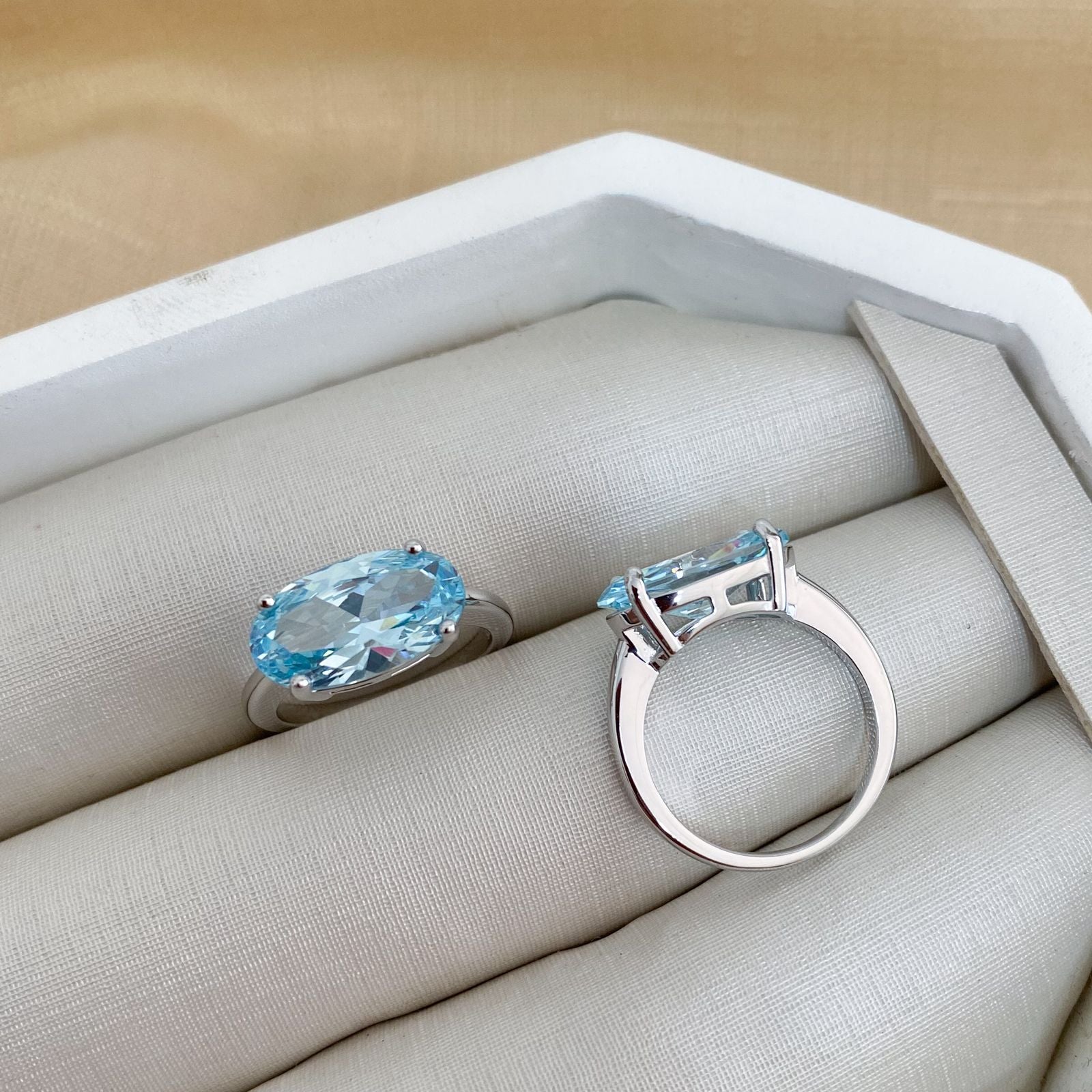 Anel Prata Pedra Azul Claro 15x8mm