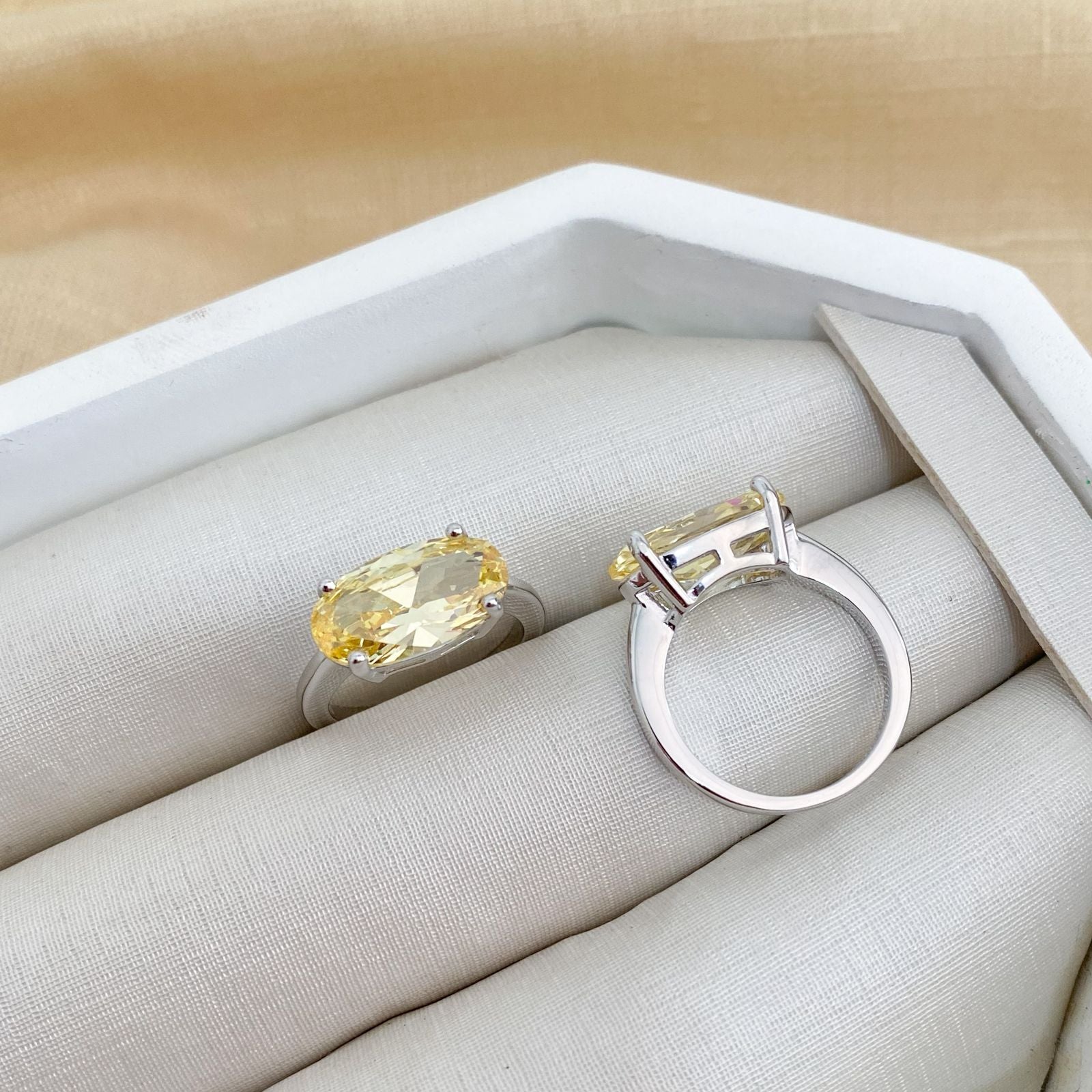 Anel Prata Pedra Amarelo 15x8mm