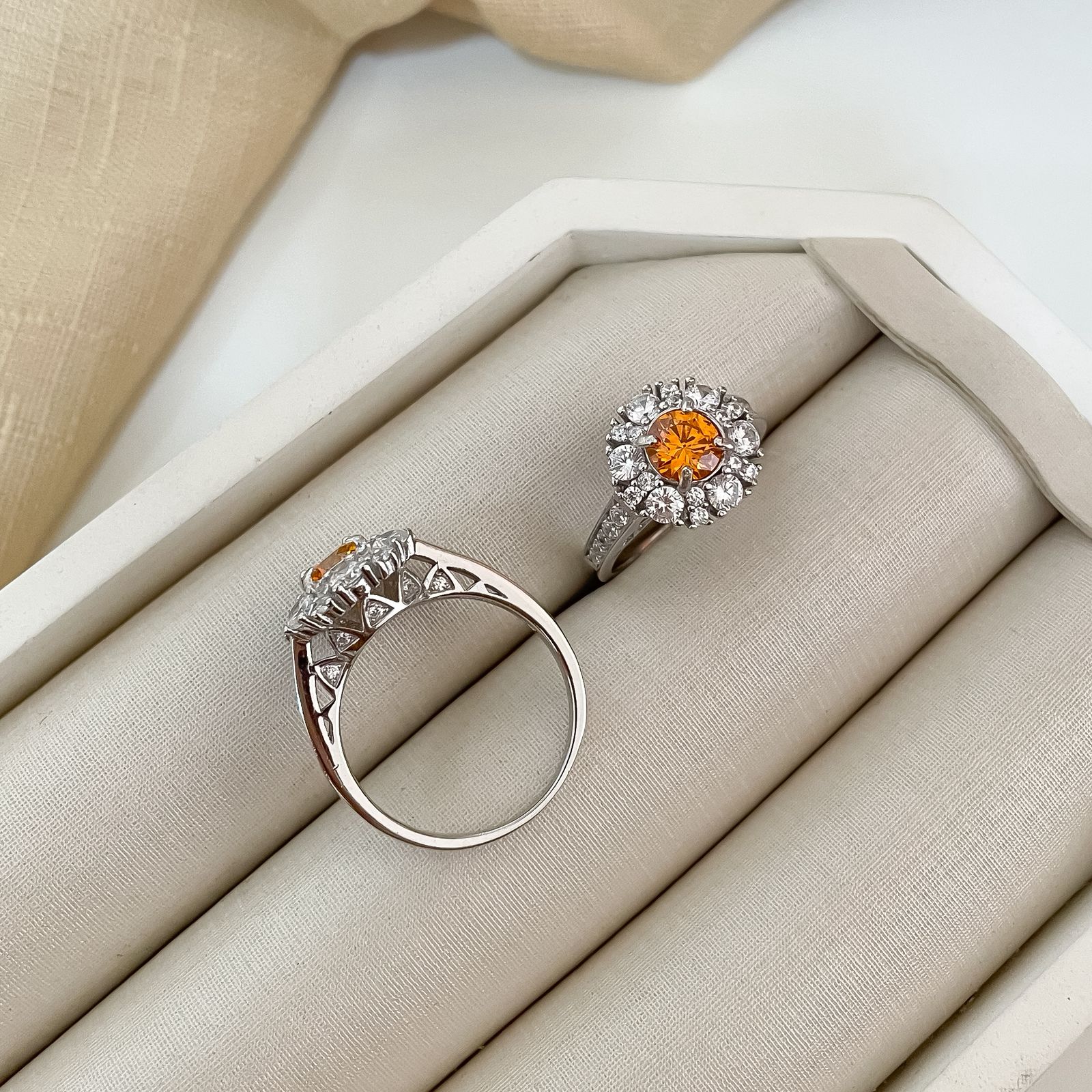 Anel Prata Redondo Cristal/Orange Cravejado 7mm