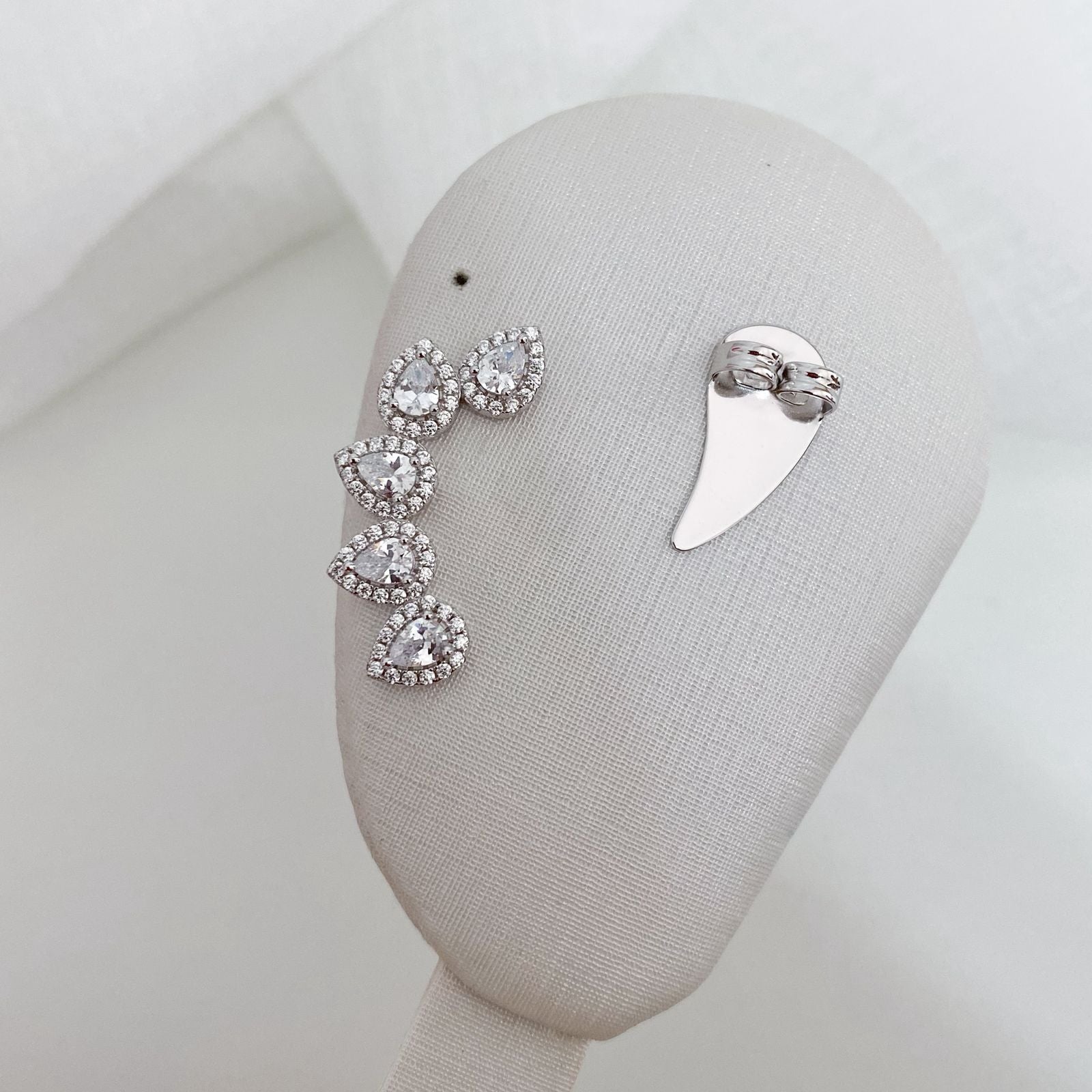 Brinco Prata Earcuff em Pedra Cristal Cravejada