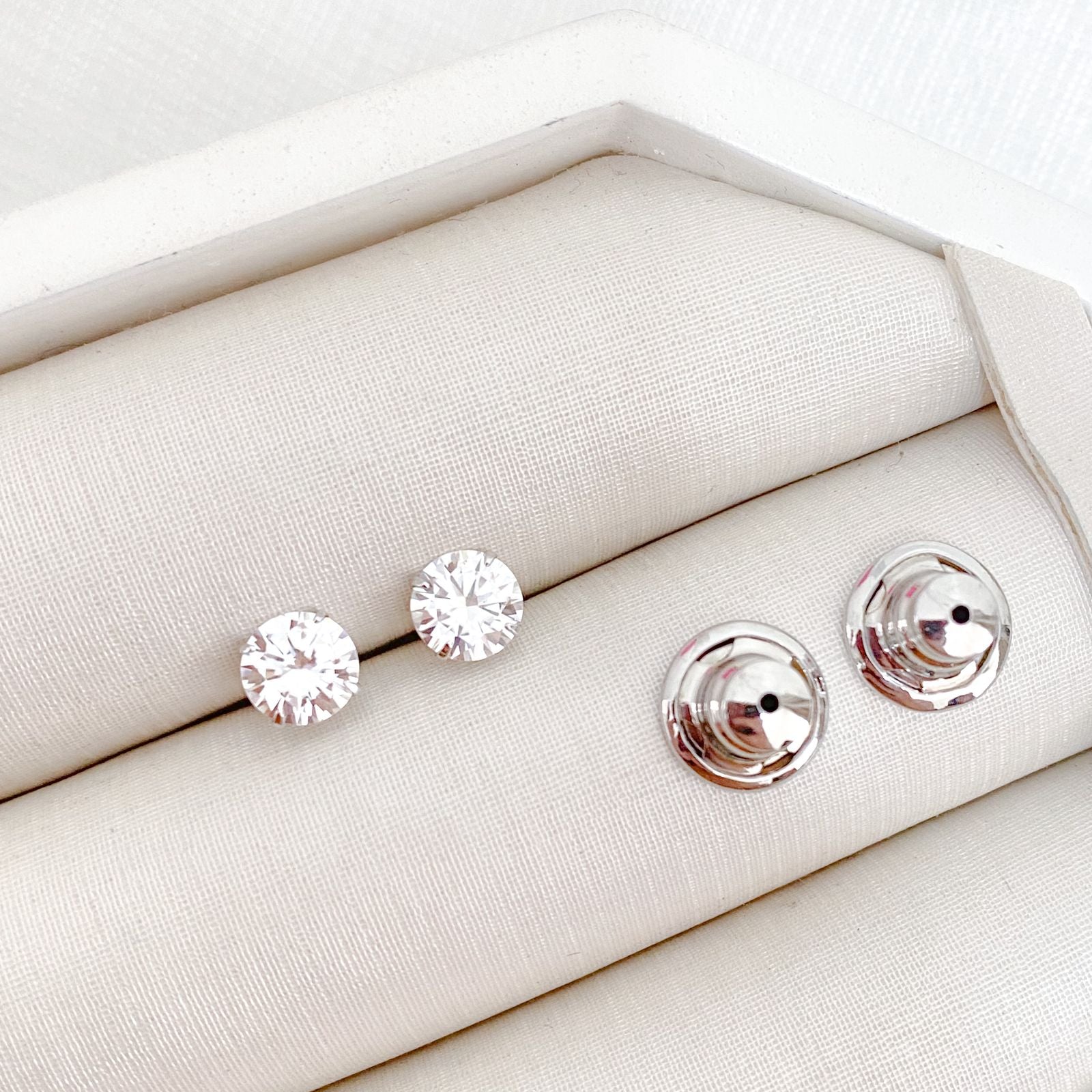 Brinco Prata Ponto de Luz 6,5mm Moissanite