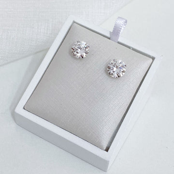 Brinco Prata Ponto de Luz 8mm Moissanite