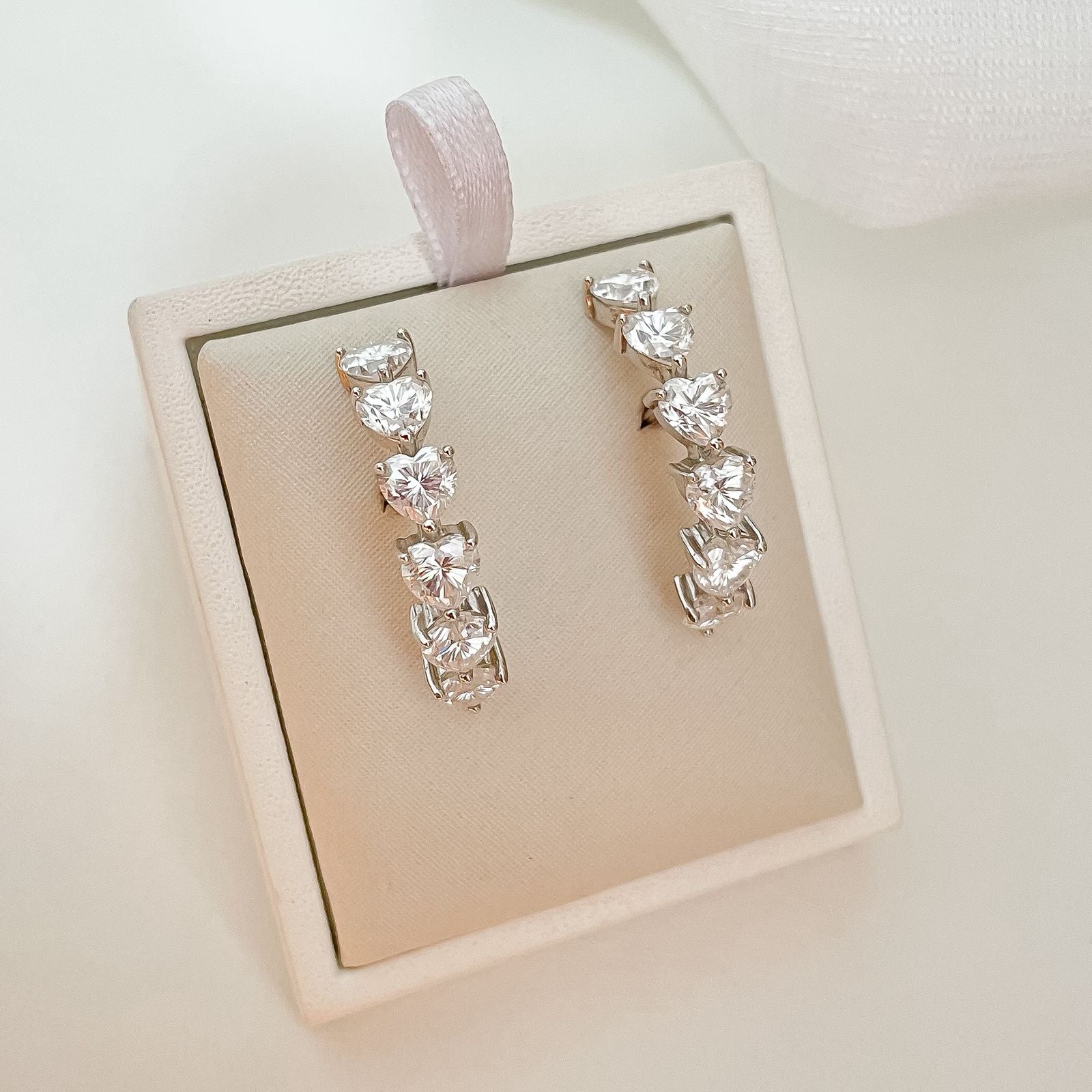 Brinco Prata Earcuff Coração Cristal 5mm Moissanite