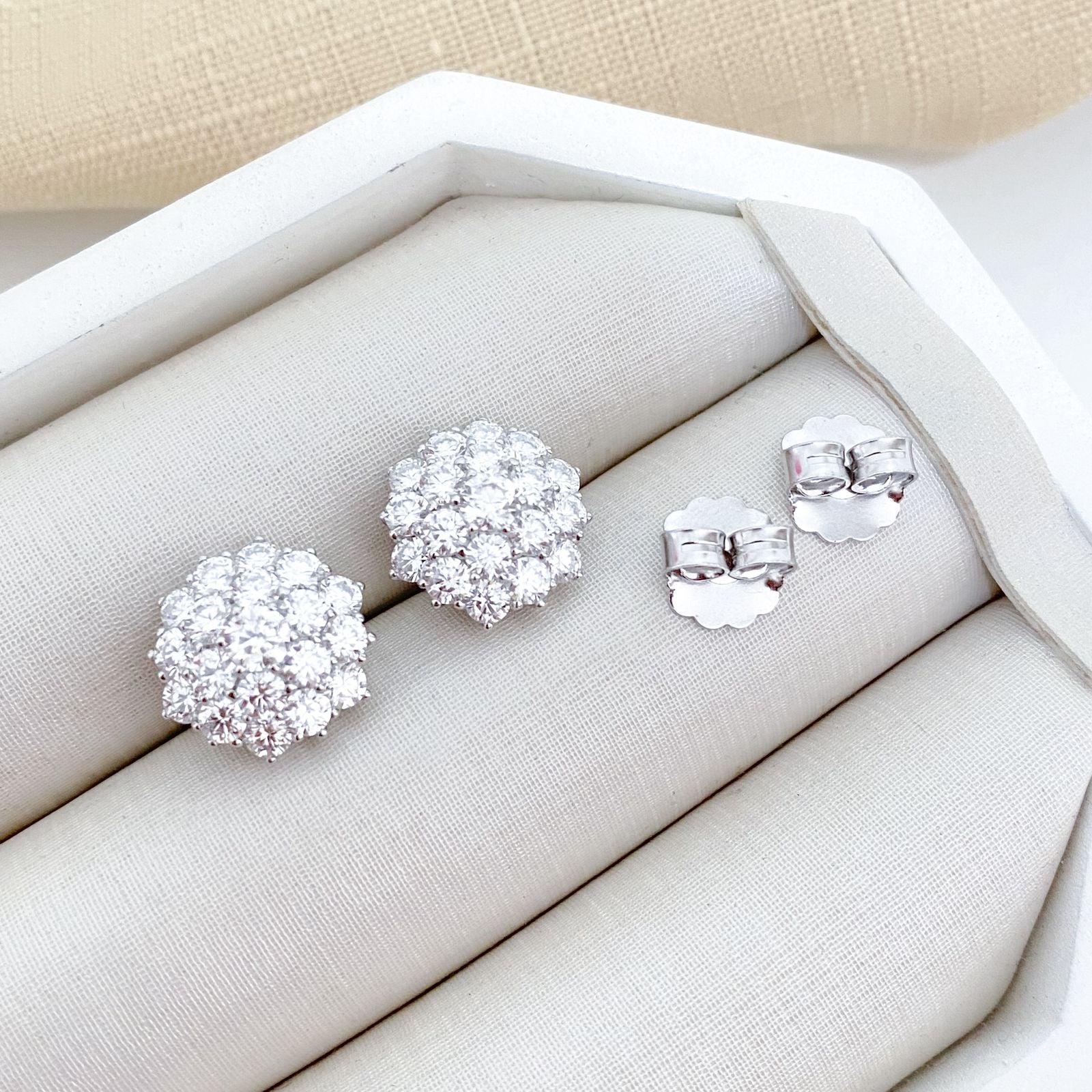 Brinco Prata Flor Cristal 3/4mm Moissanite