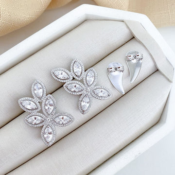 Brinco Prata Oval Cristal Cravejado 8x4mm