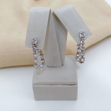 Brinco Prata em Pedras Cristal 4/3mm