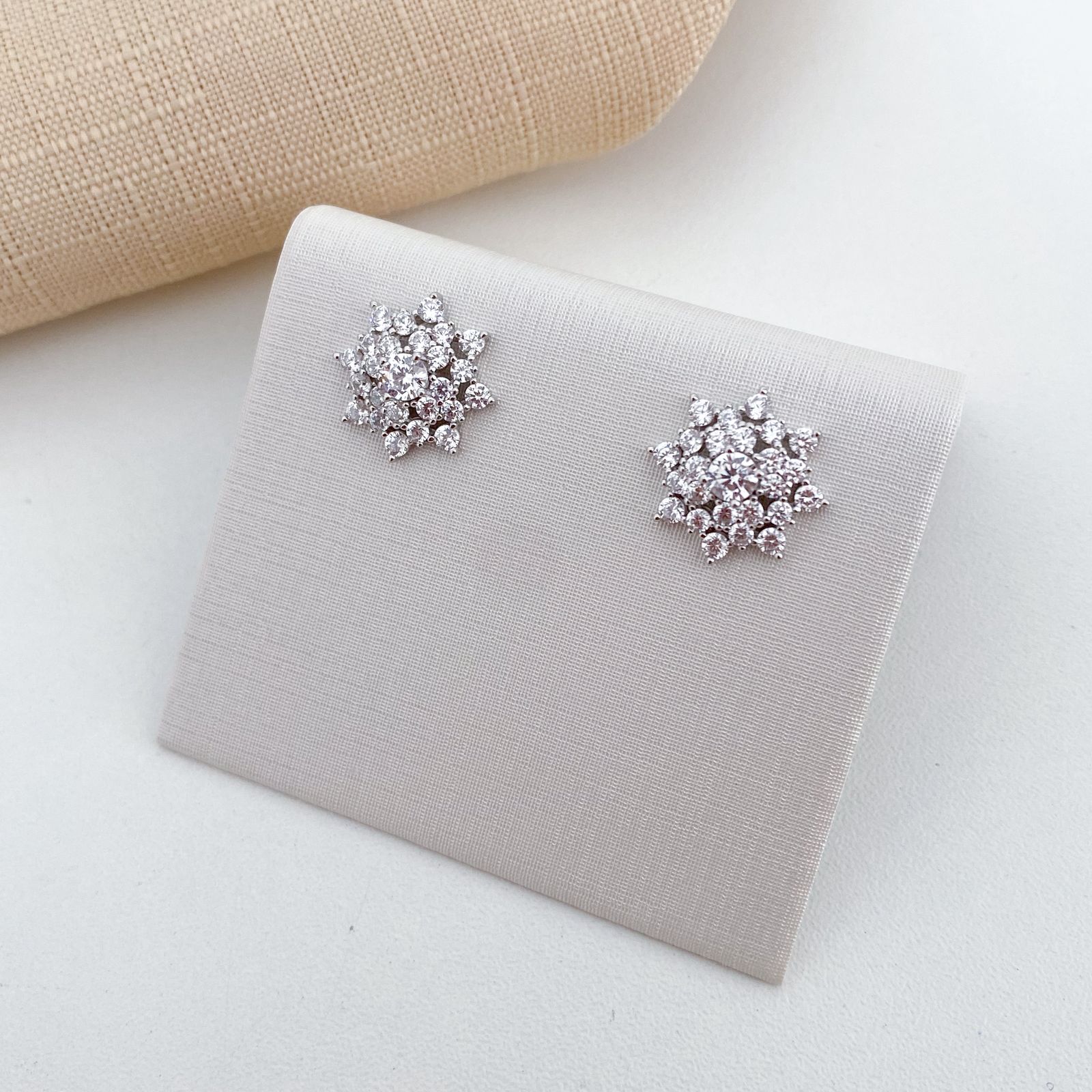 Brinco Prata Flor Cristal 4mm