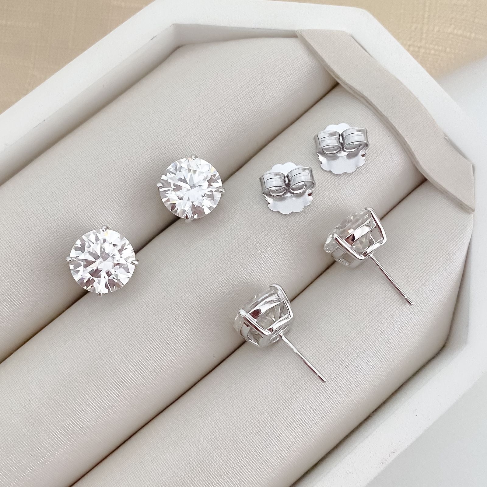 Brinco Prata Ponto de Luz Cristal 10mm Moissanite