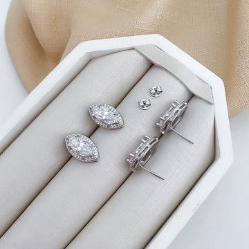 Brinco Prata Oval Cristal Cravejado 10x5mm Moissanite