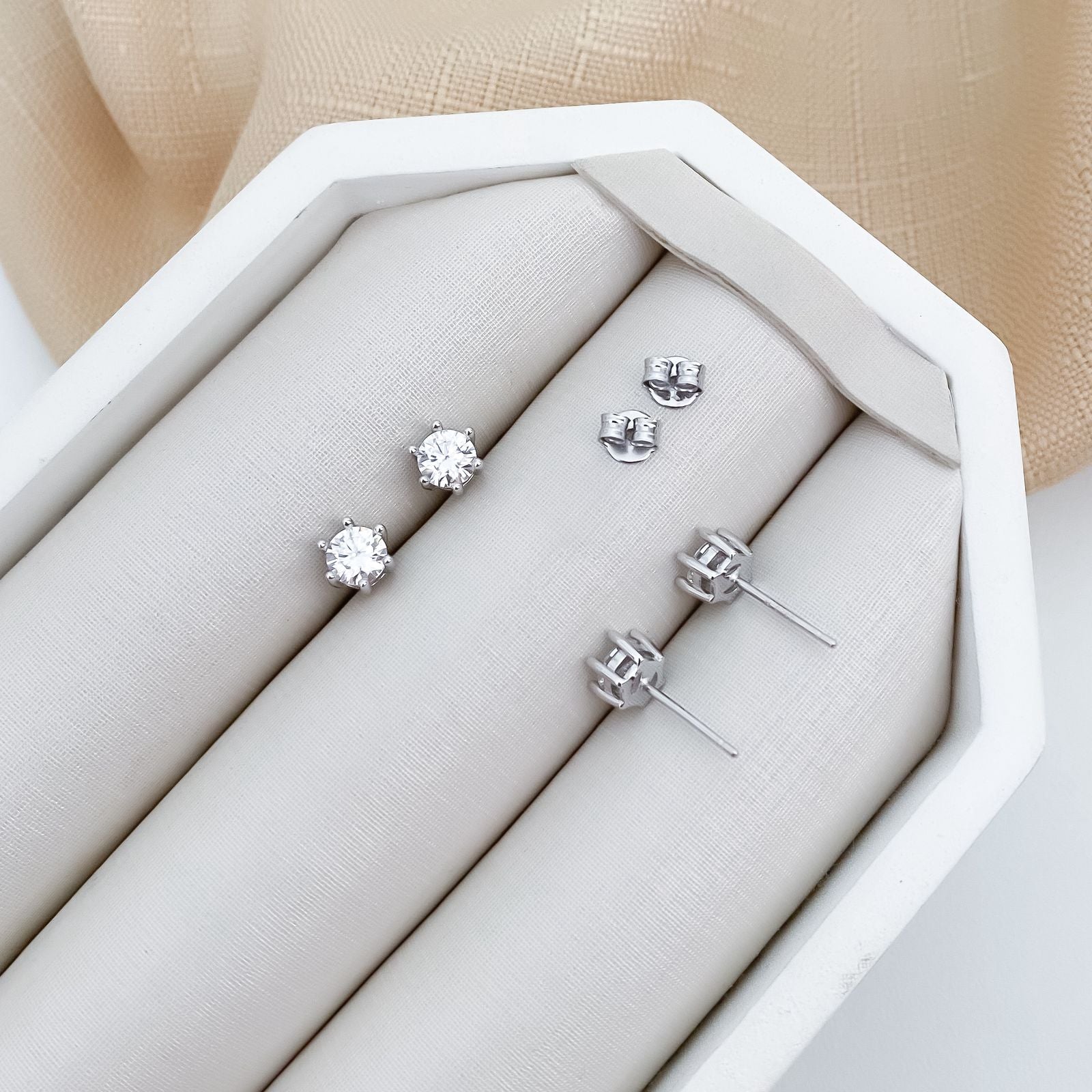 Brinco Prata Ponto Luz 3mm Moissanite