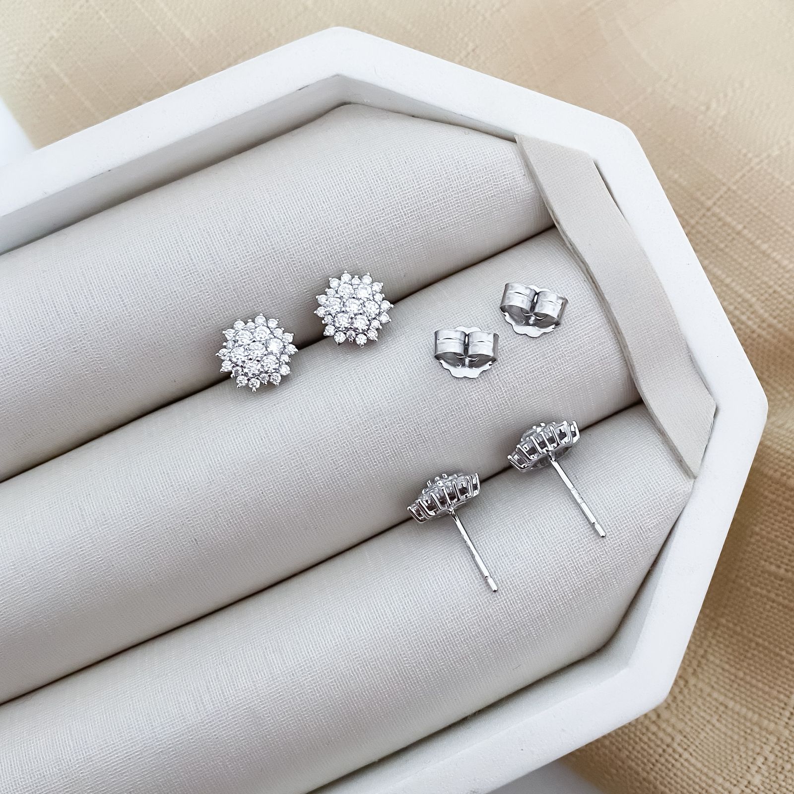 Brinco Prata Flor Cristal 2mm Moissanite