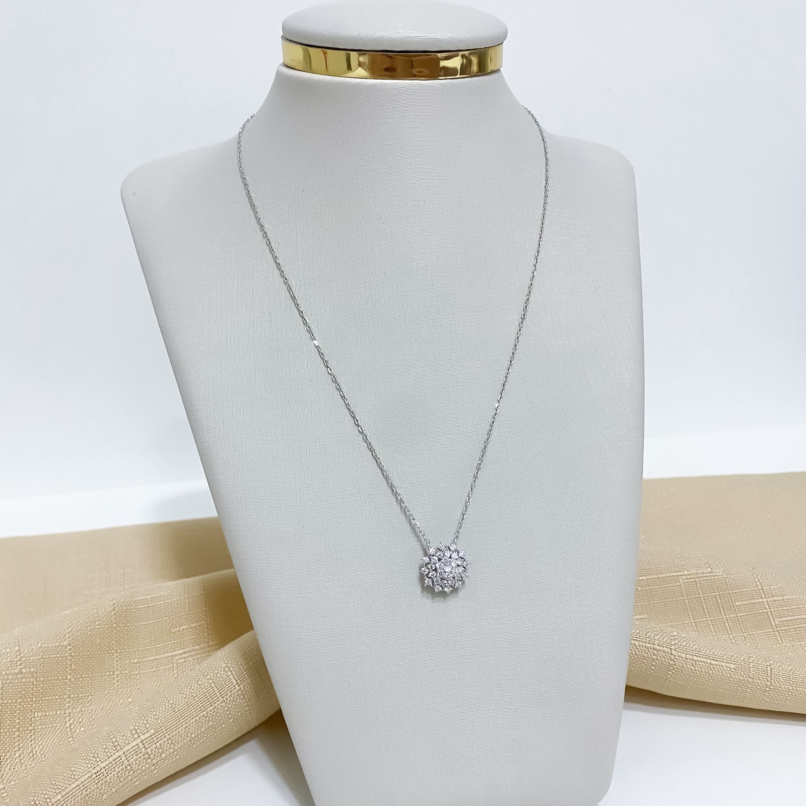 Gargantilha Prata Flor Cristal Cravejada 45cm 1mm Moissanite