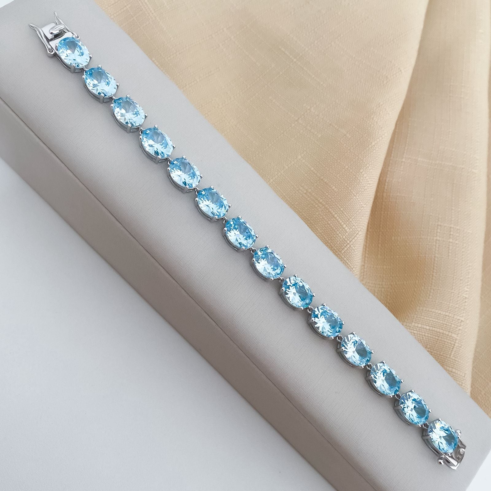 Pulseira Prata Oval Azul Claro 10x7mm