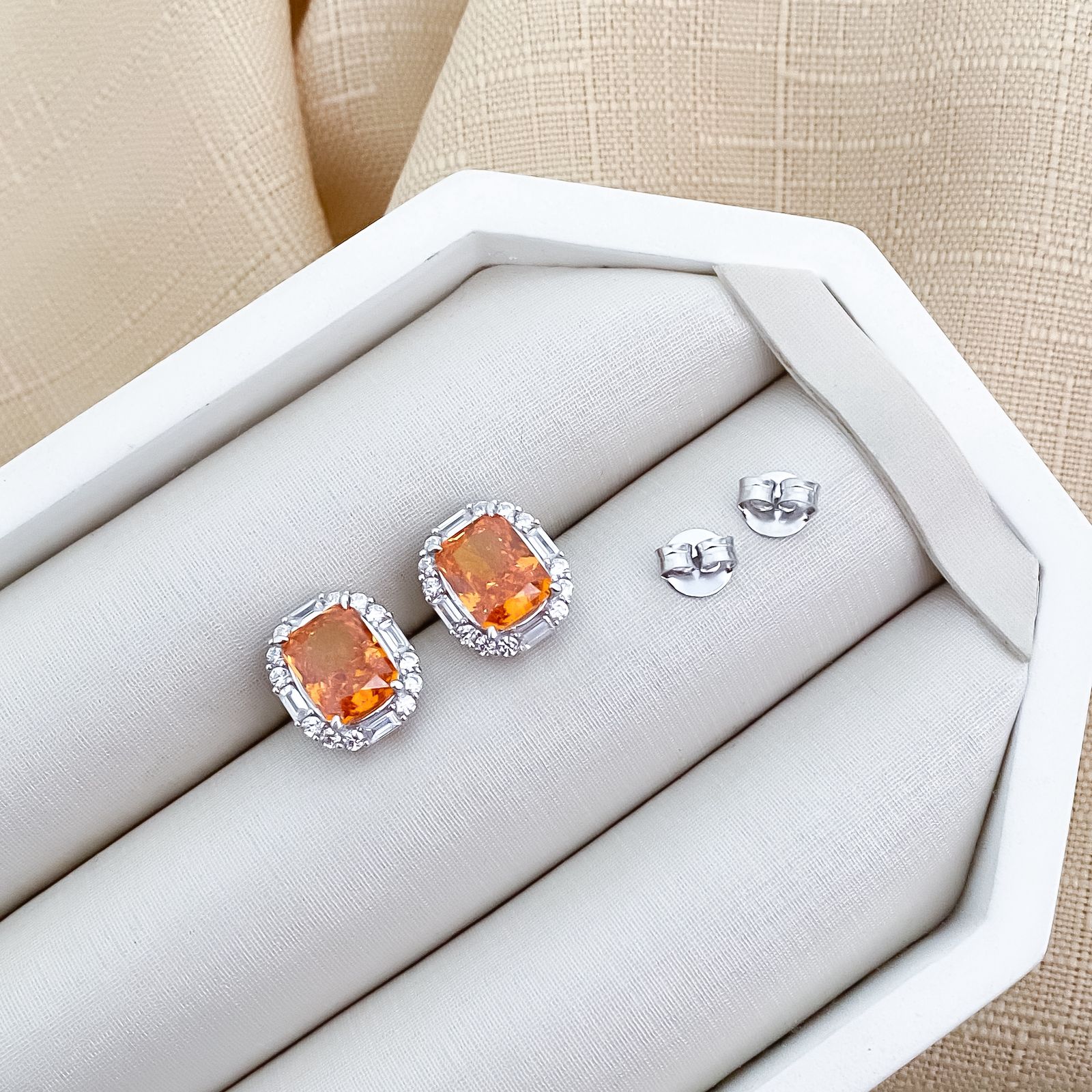 Brinco Prata Quad Orange Cravejado 10x8mm