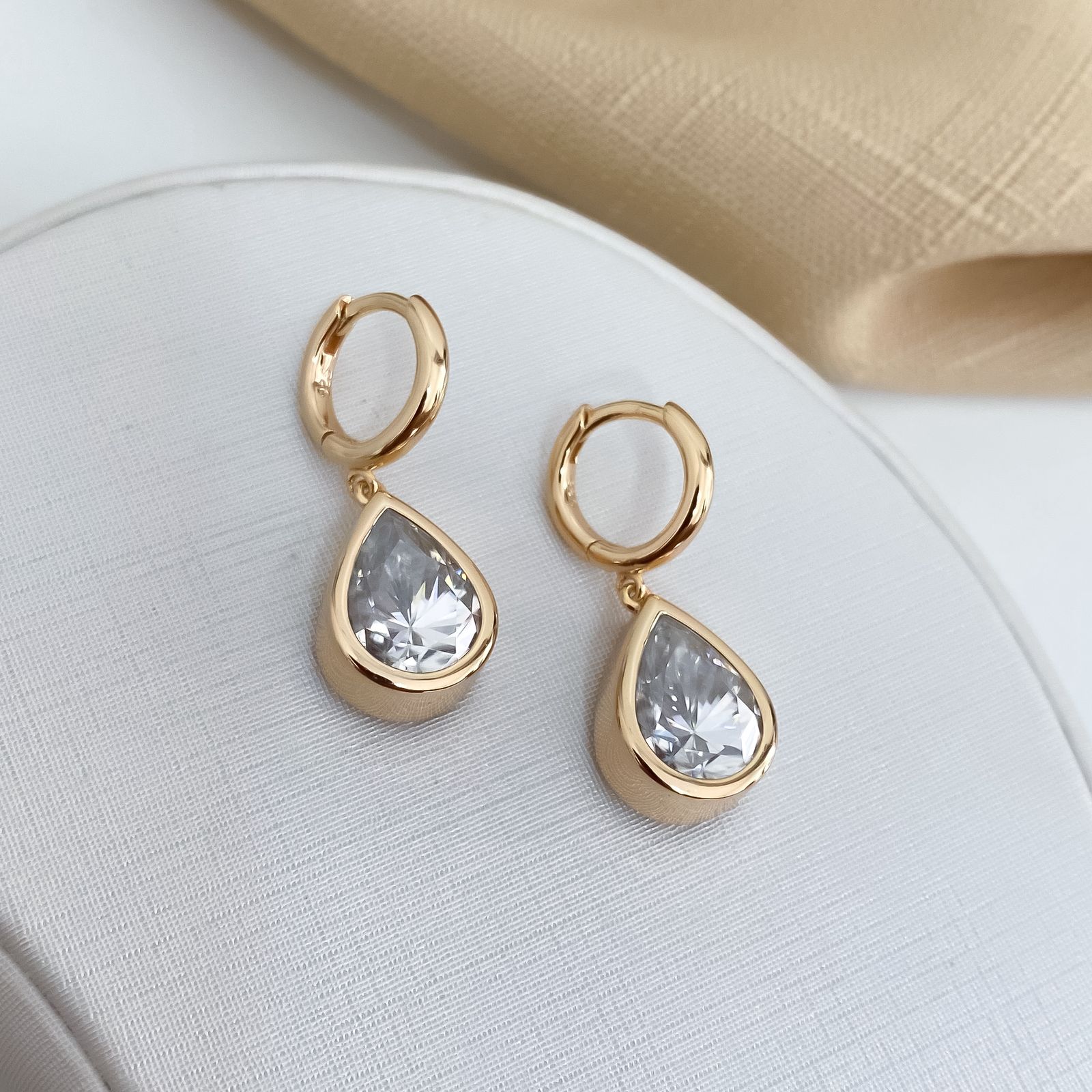 Argola Prata Gota Cristal 11x8mm D Moissanite