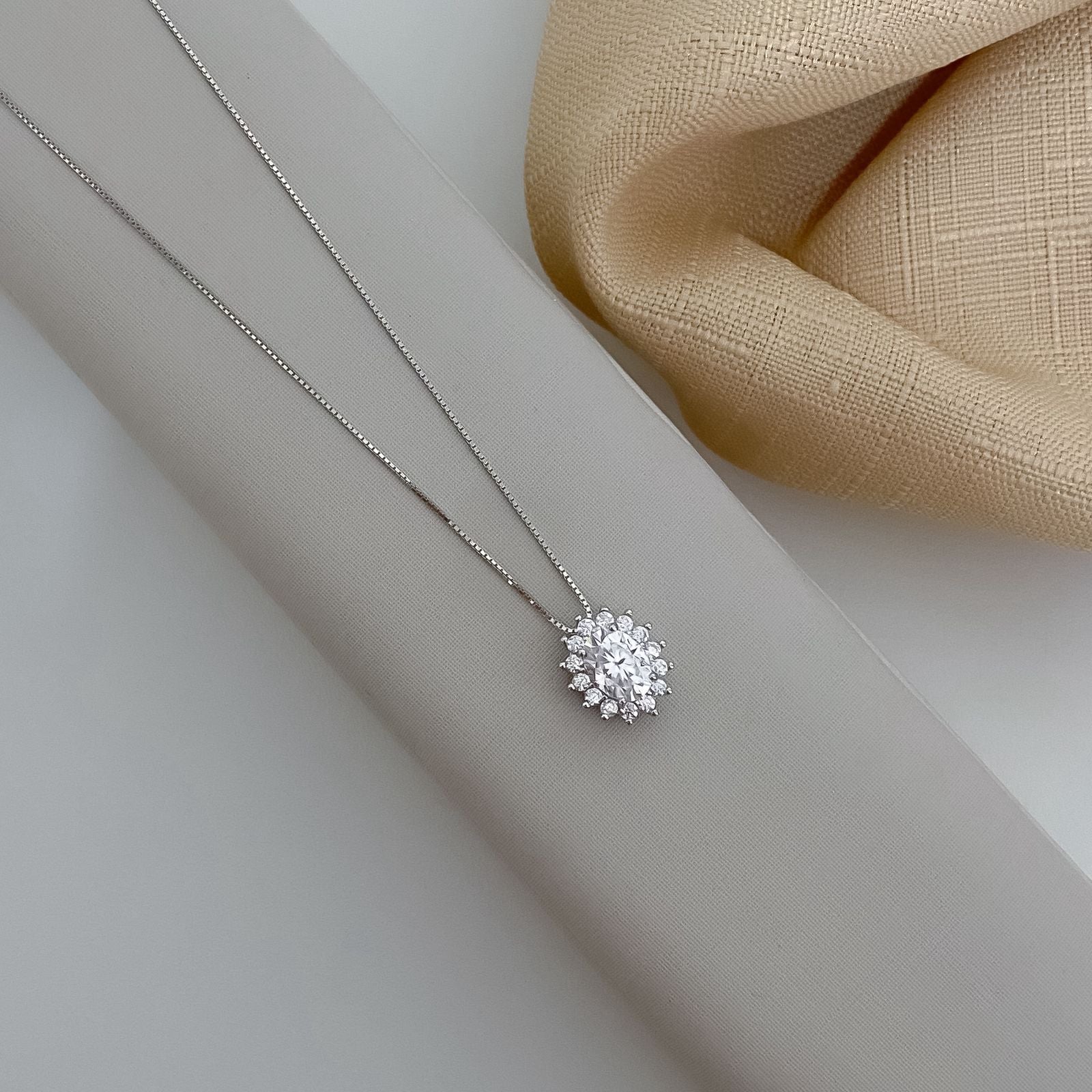 Gargantilha Prata Oval Cristal Cravejado 45cm 6x8mm Moissanite