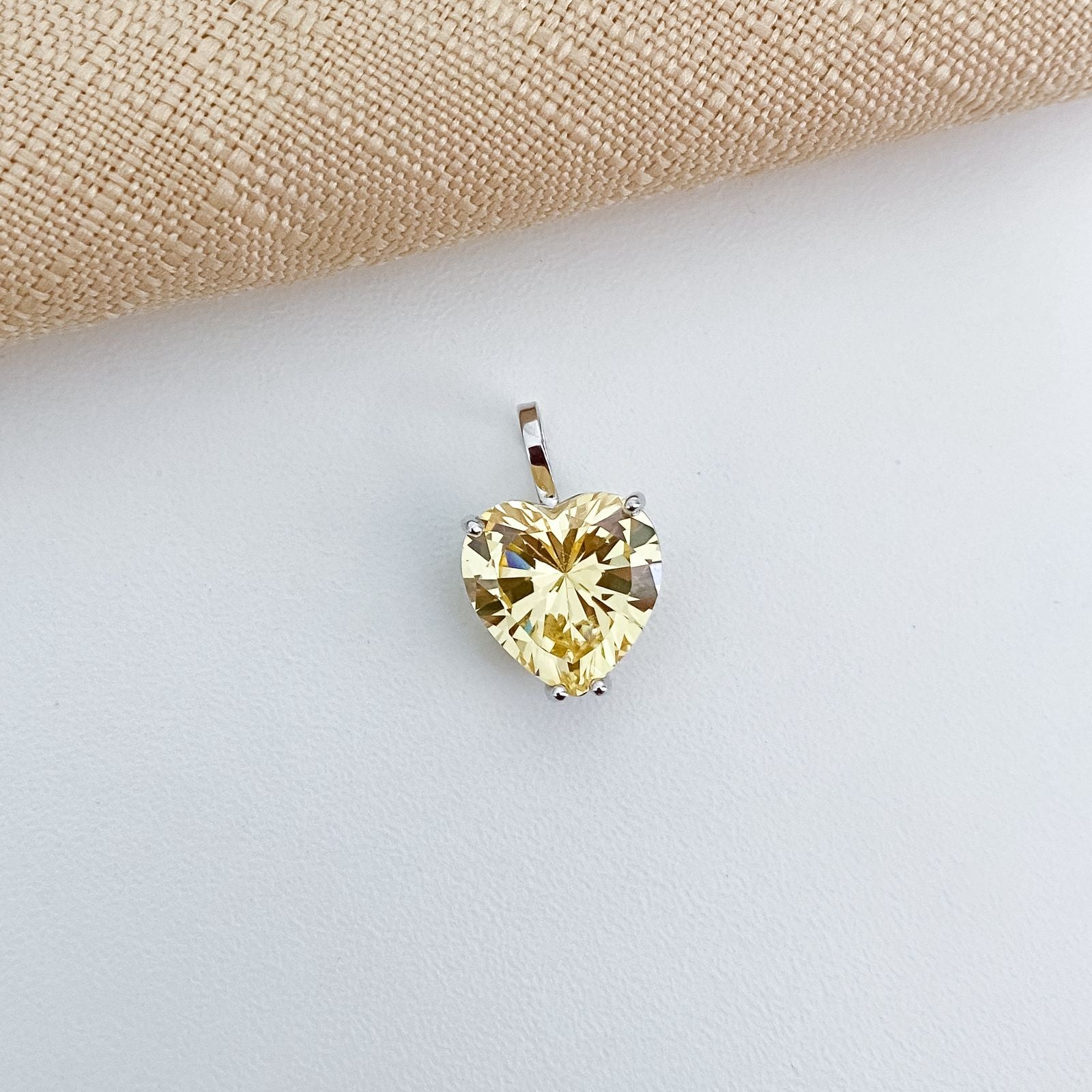 Pingente Prata Coração Amarelo Claro 12mm