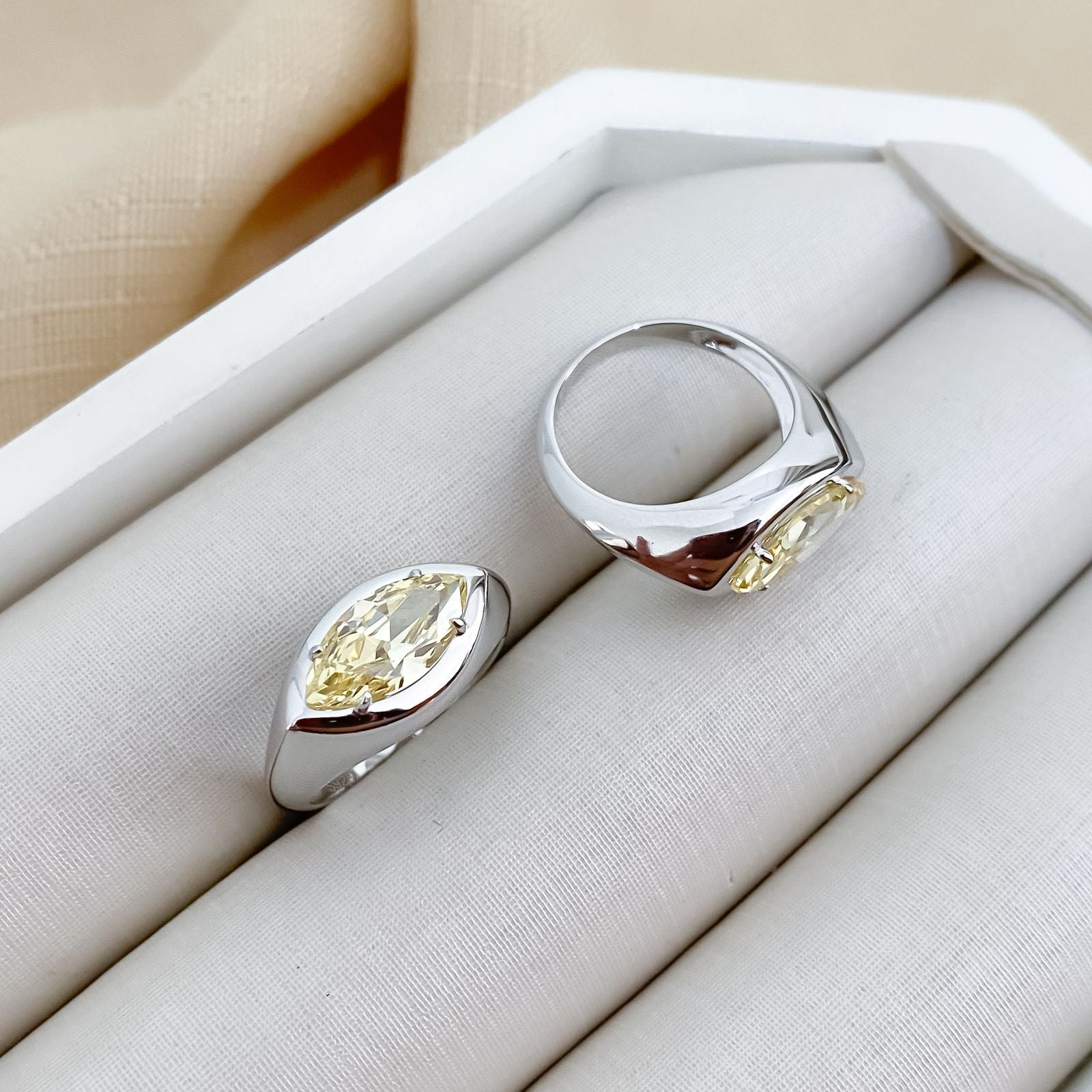 Anel Prata Pedra Navete Amarelo 12x6mm