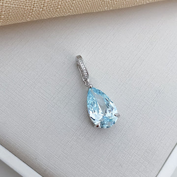 Pingente Prata Gota Azul Claro Cravejada 16x10mm