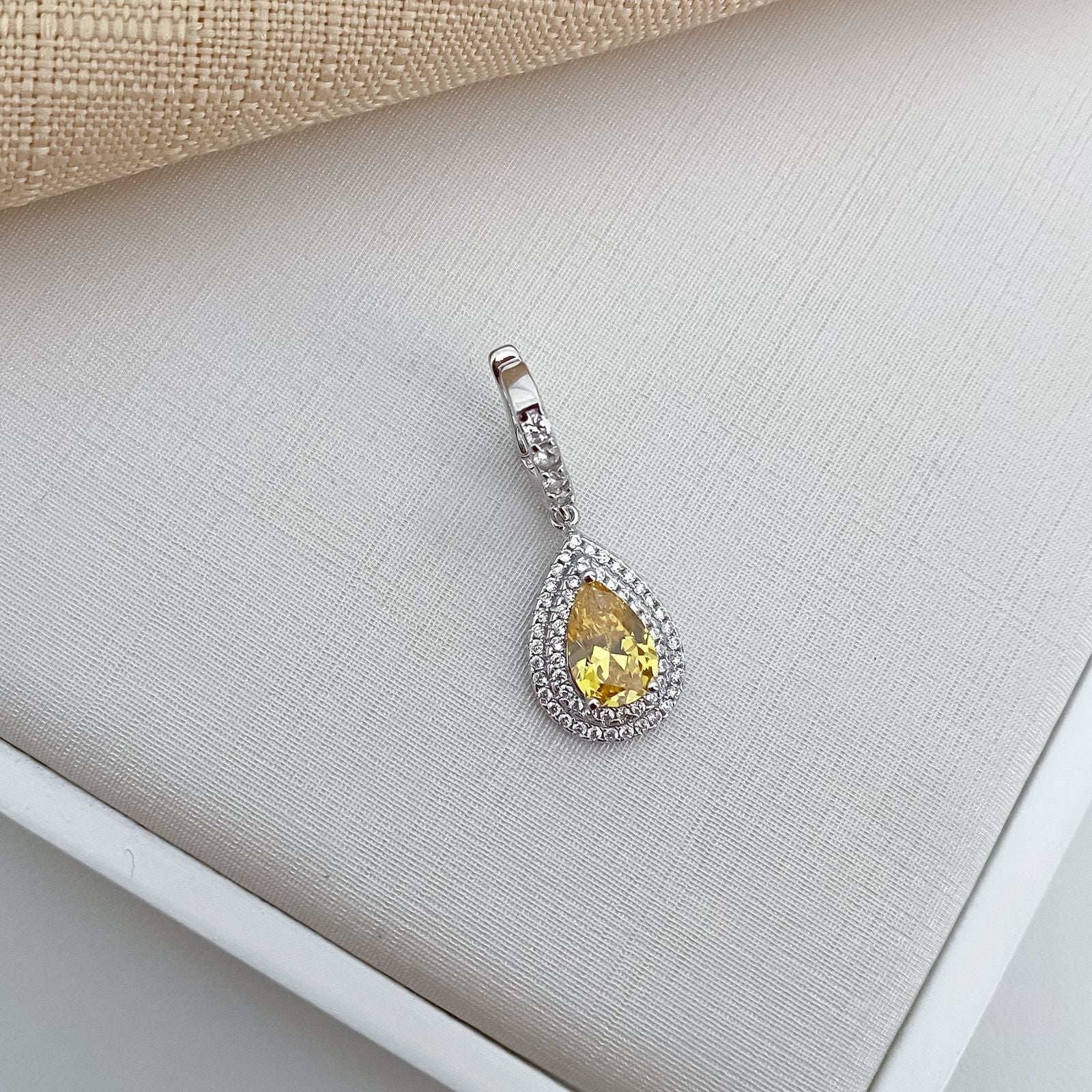 Pingente Prata Gota Amarelo Ouro 2f Cravejado 10x5mm