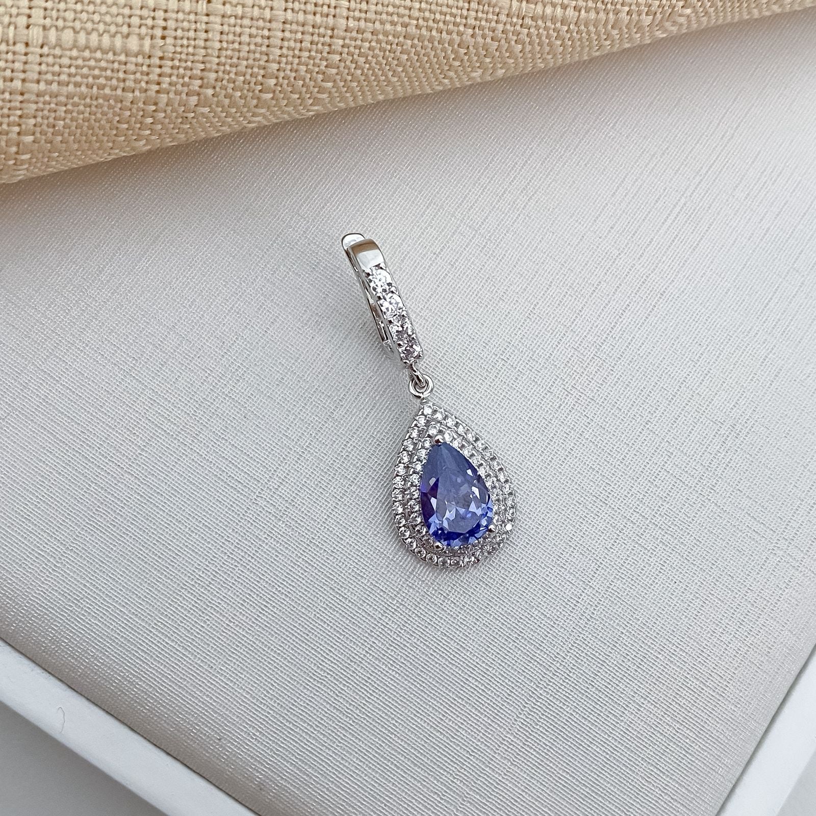 Pingente Prata Gota Azul Escuro 2f Cravejado 10x5mm