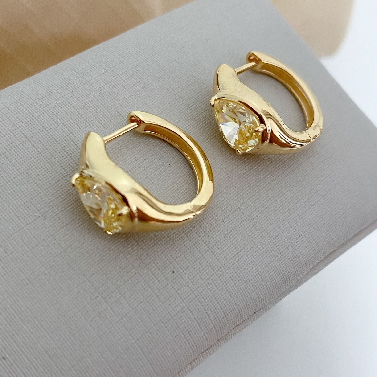 Argola Prata Dourada Gota Amarelo 8x6mm