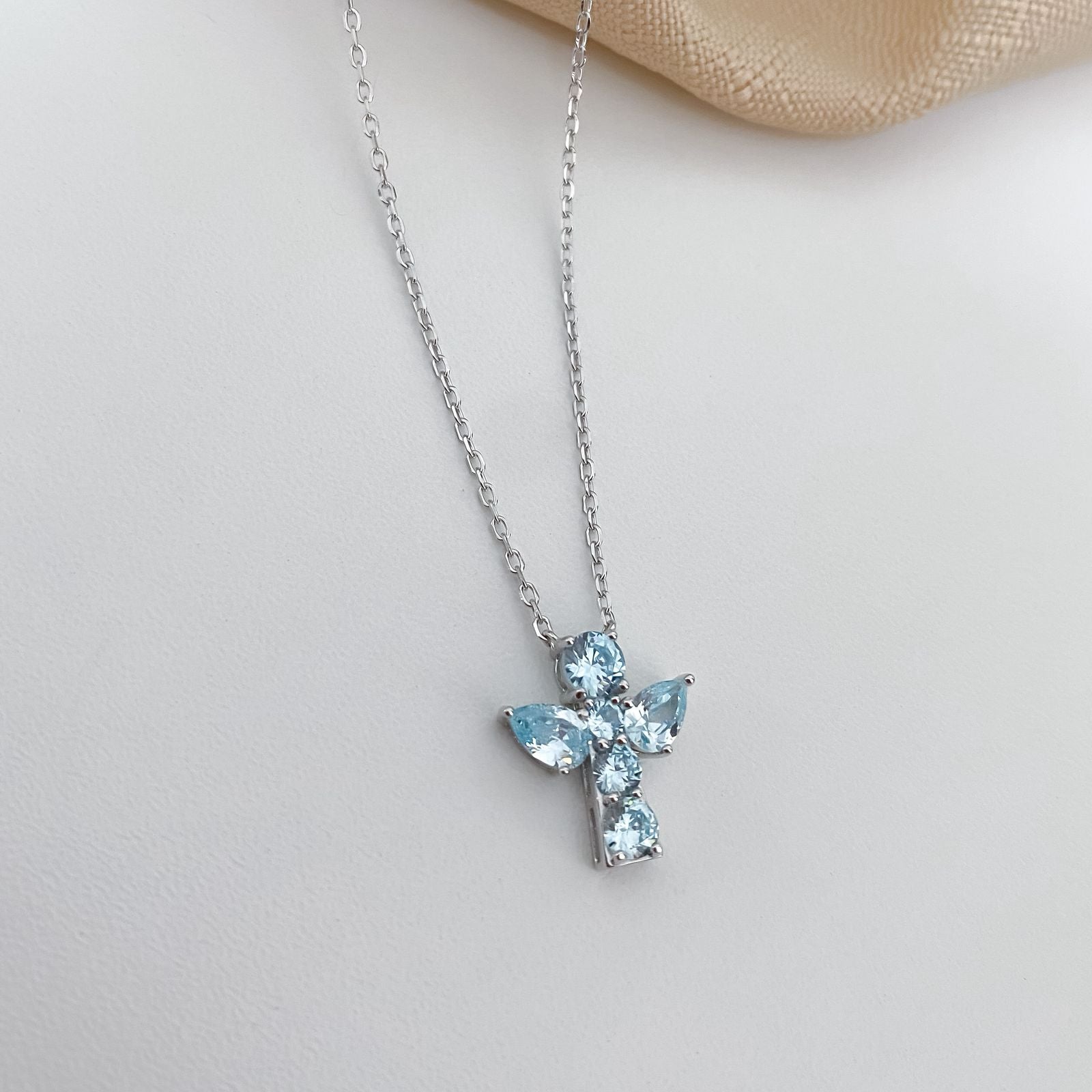 Gargantilha Prata Anjo em Pedra Azul Claro 5mm