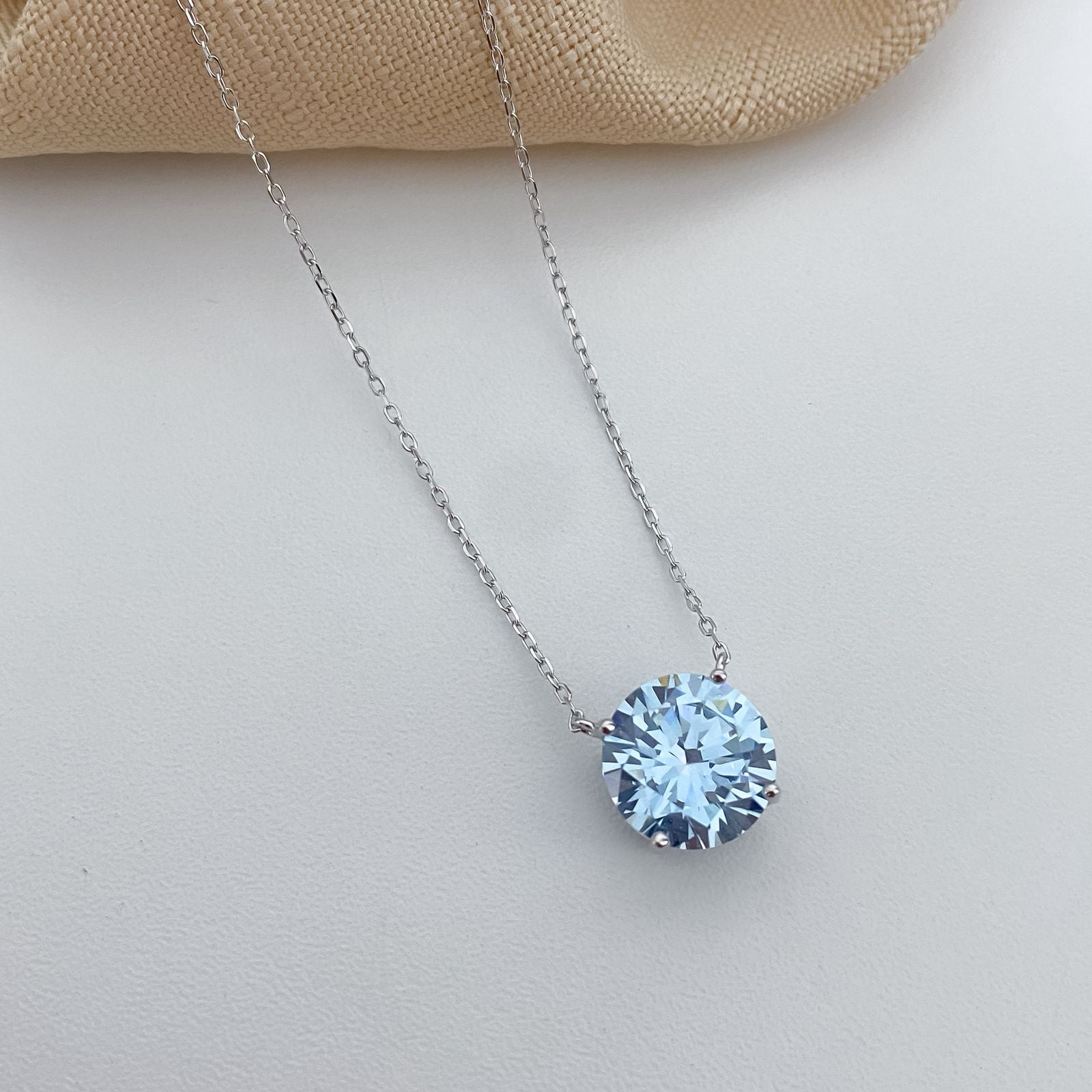 Gargantilha Prata Ponto Luz Azul Claro 12mm