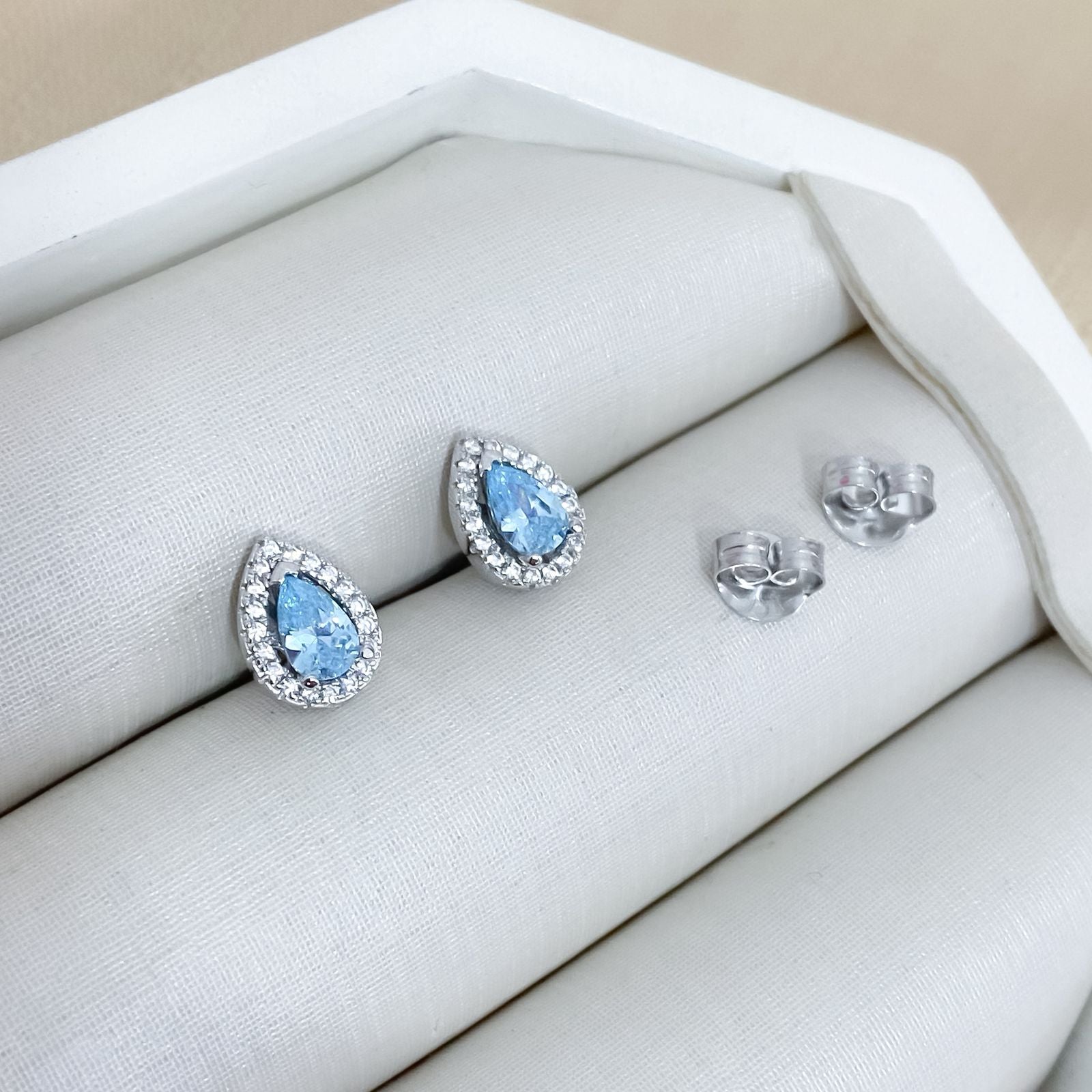 Brinco Prata Gota Azul Claro Cravejado 6x3mm