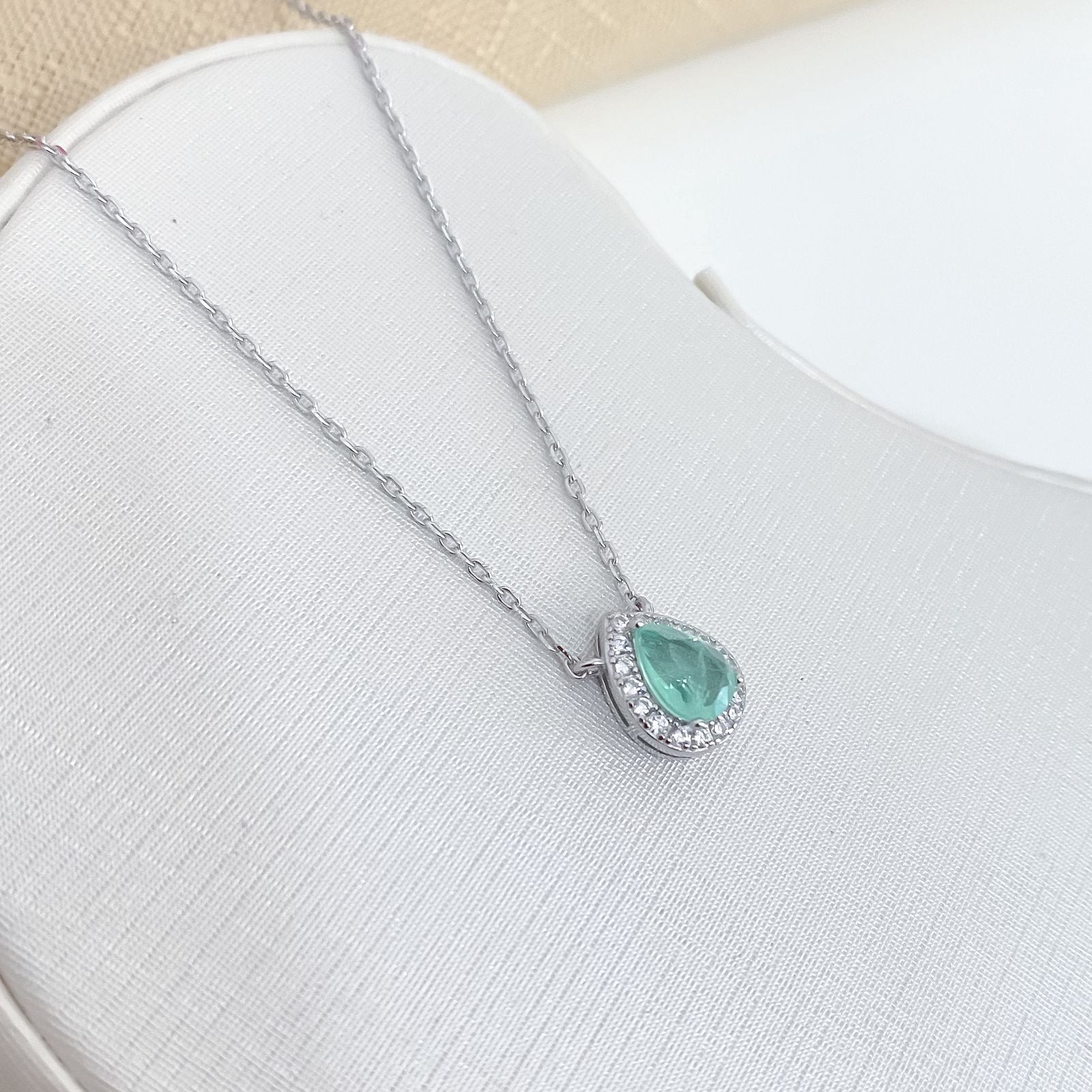 Gargantilha Prata Gota Verde Claro Cravejada