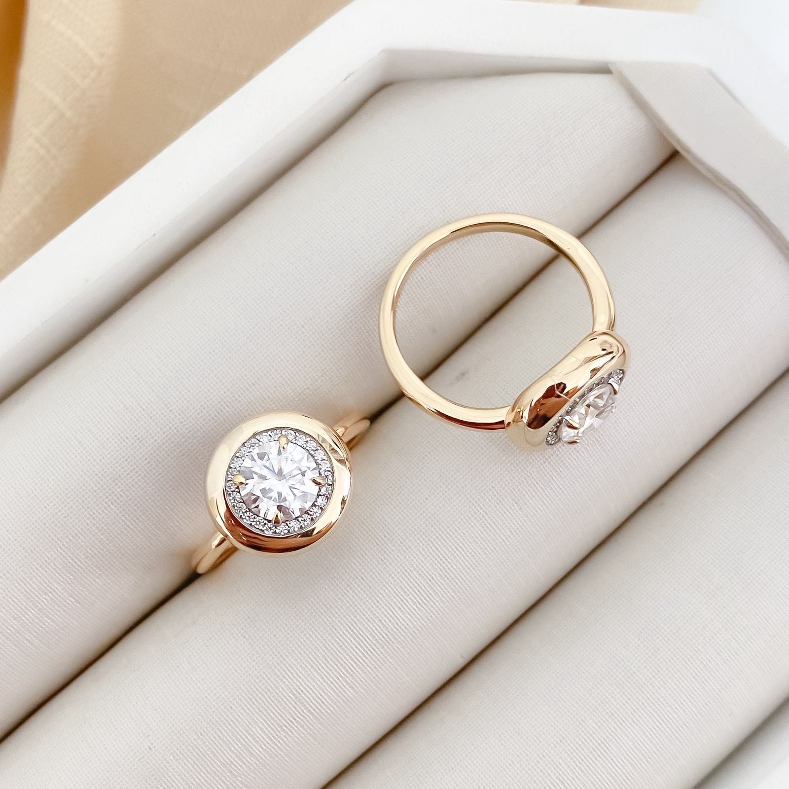 Anel Prata Red Cristal Cravejado Dourado 6.5mm Moissanite