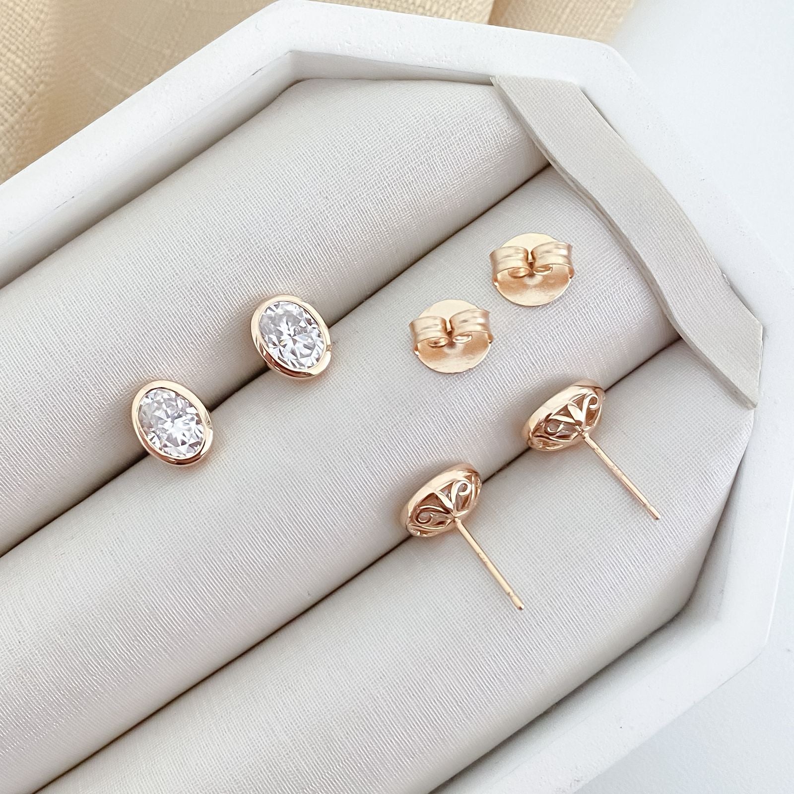 Brinco Prata Oval Cristal Dourado 8x6mm Moissanite