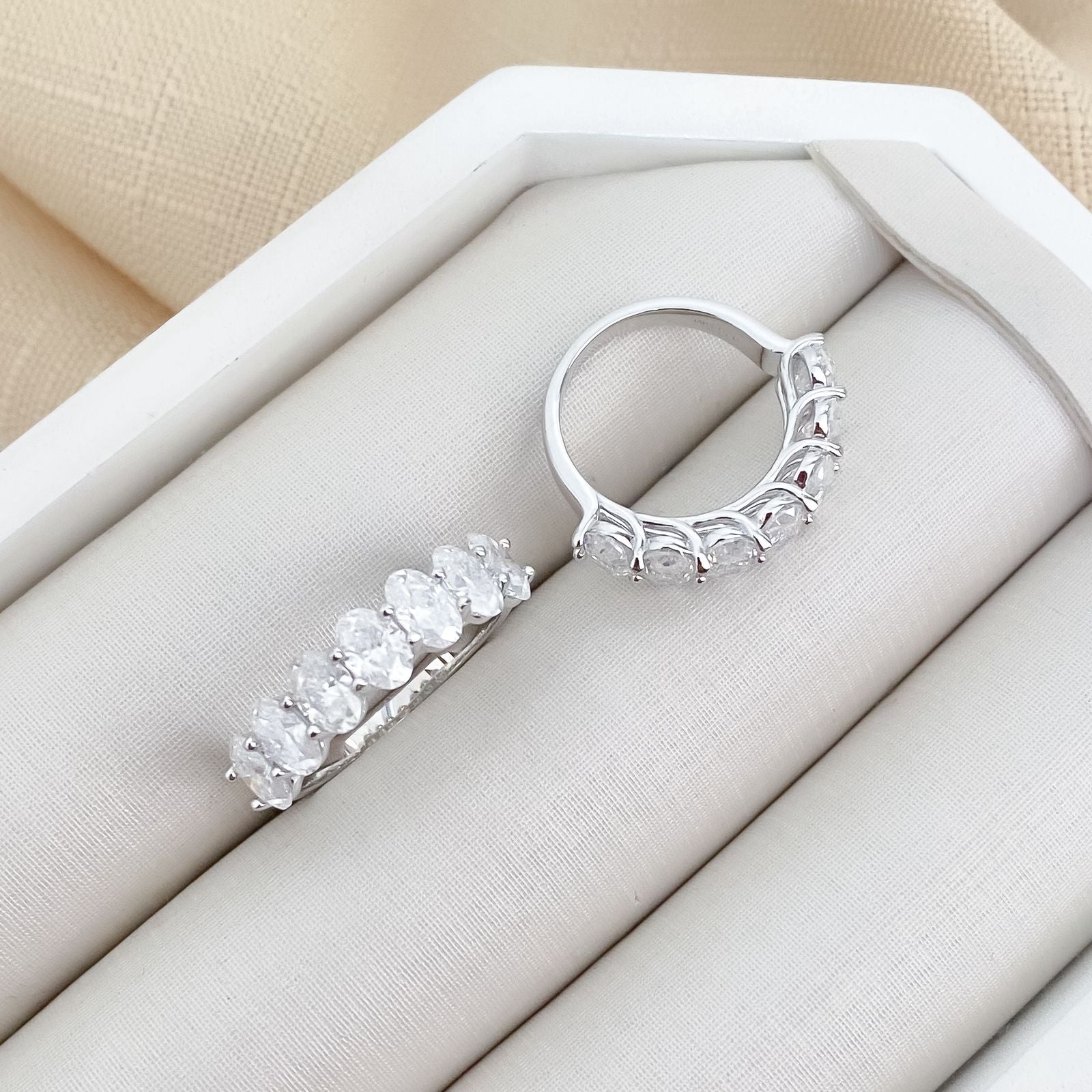 Anel Prata Oval Meia Aliança Cristal 6x4mm Moissanite