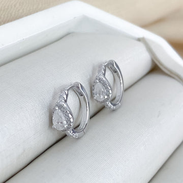 Argola Prata Cravejada 3x5mm Moissanite