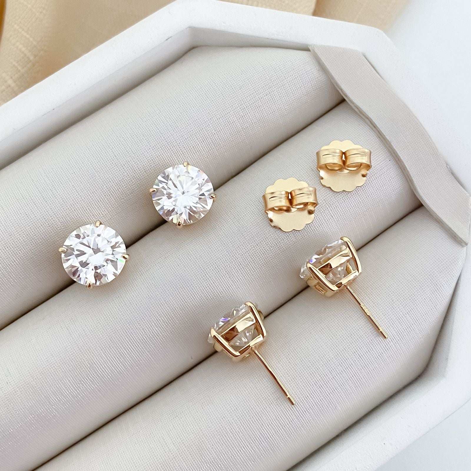 Brinco Prata Ponto Luz Cristal Dourado 10mm Moissanite