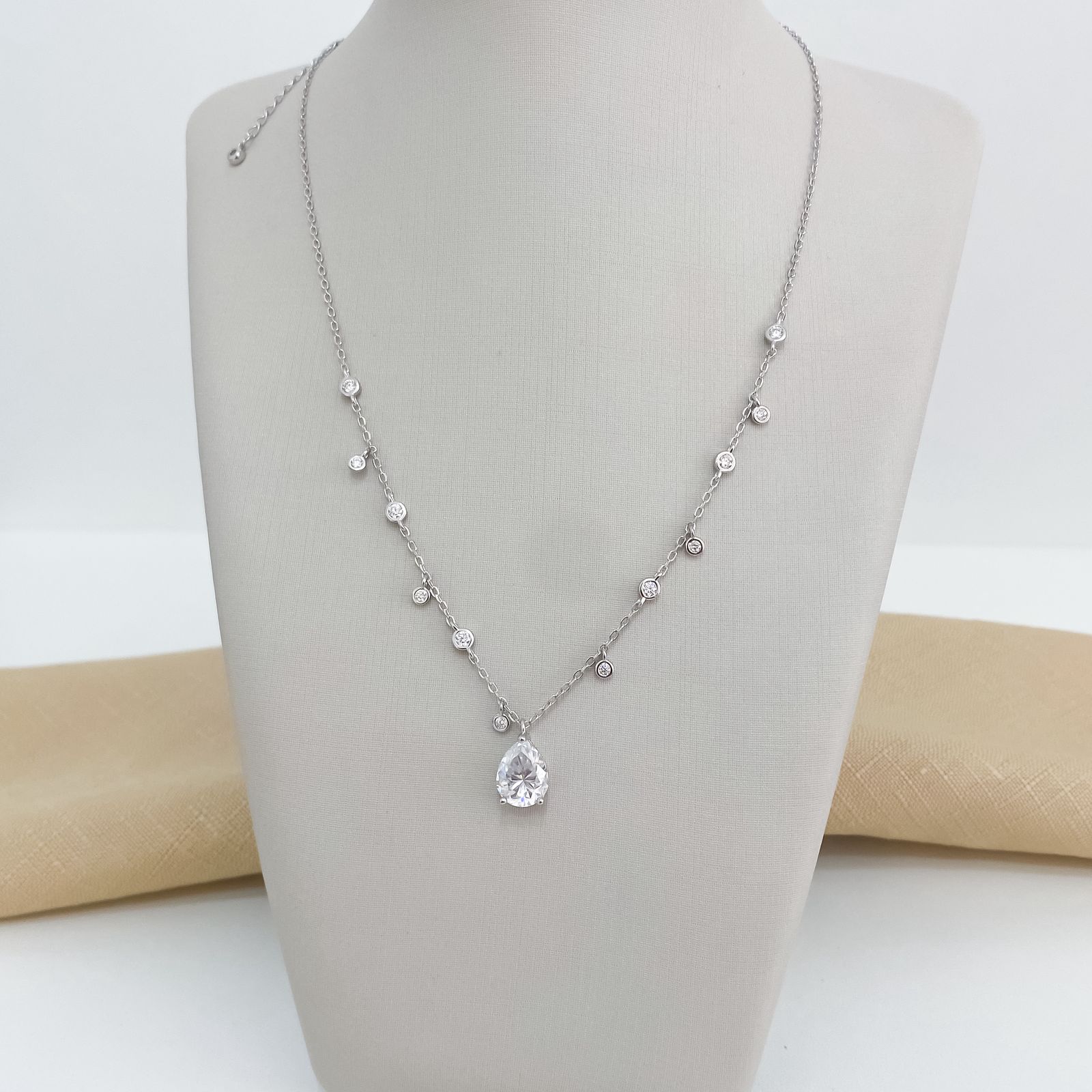 Gargantilha Prata Gota Cristal 45cm 10x8mm Moissanite