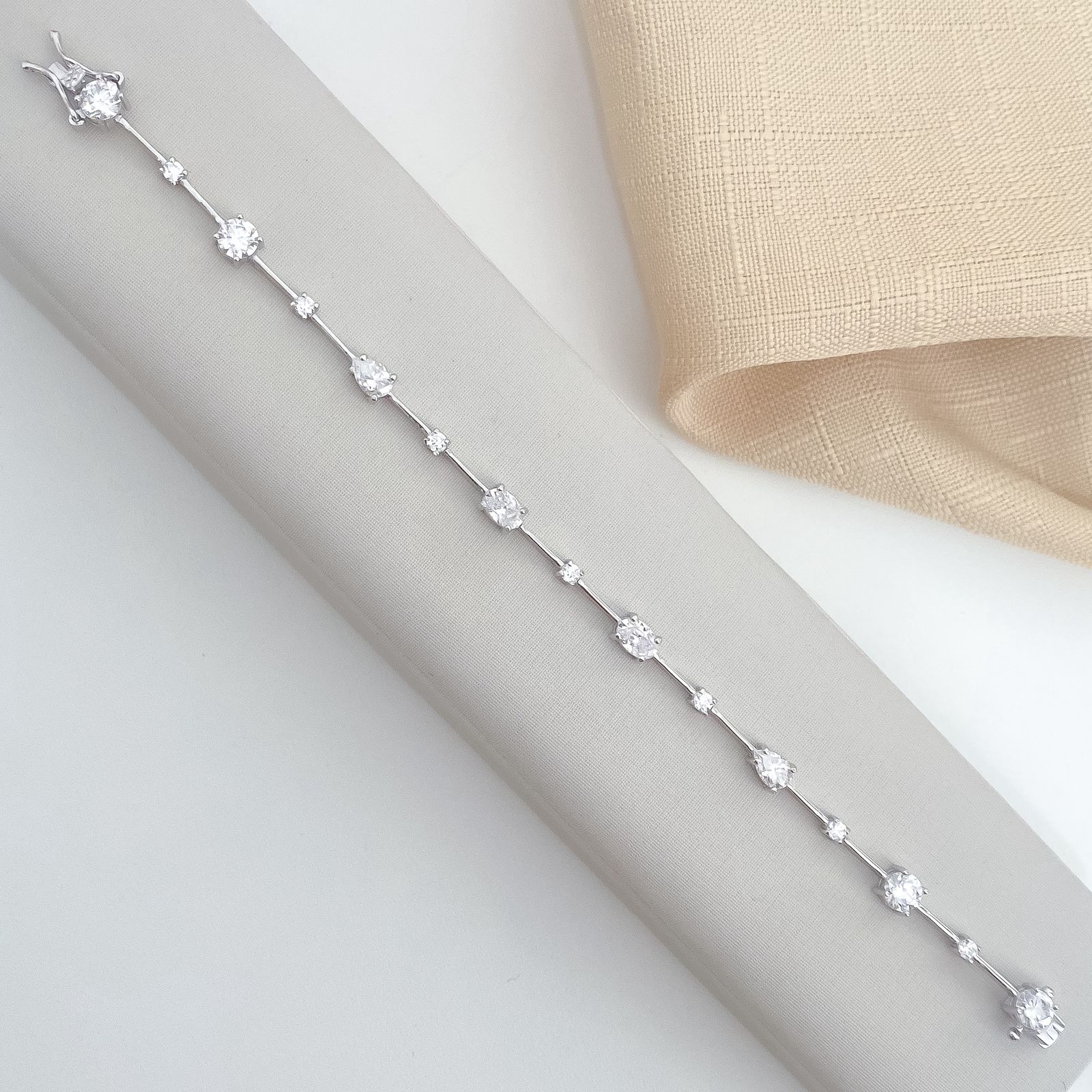 Pulseira Prata em Pedras Cristal 17cm 6x5mm Moissanite