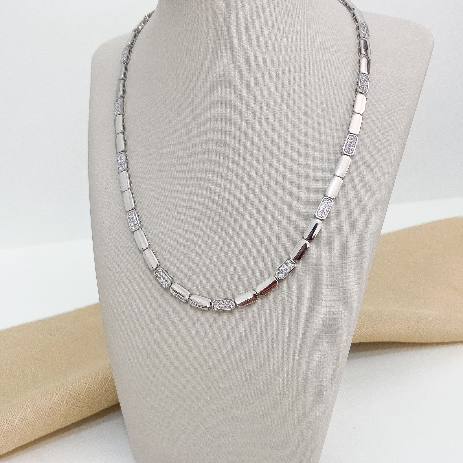 Gargantilha Prata Lisa/Cravejado 40cm 1mm