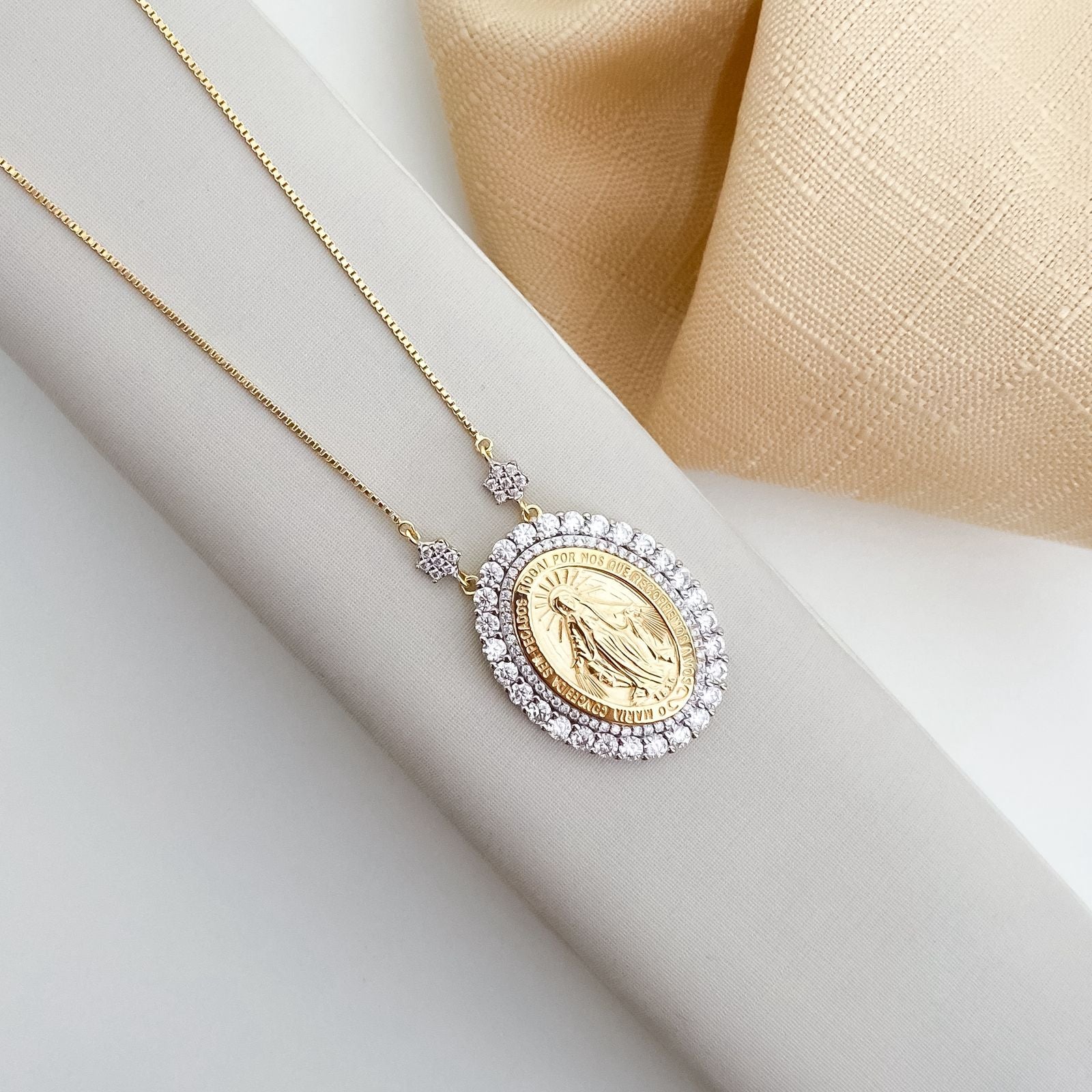 Gargantilha Prata N Sra Graças Dourada 1/2.5mm Moissanite