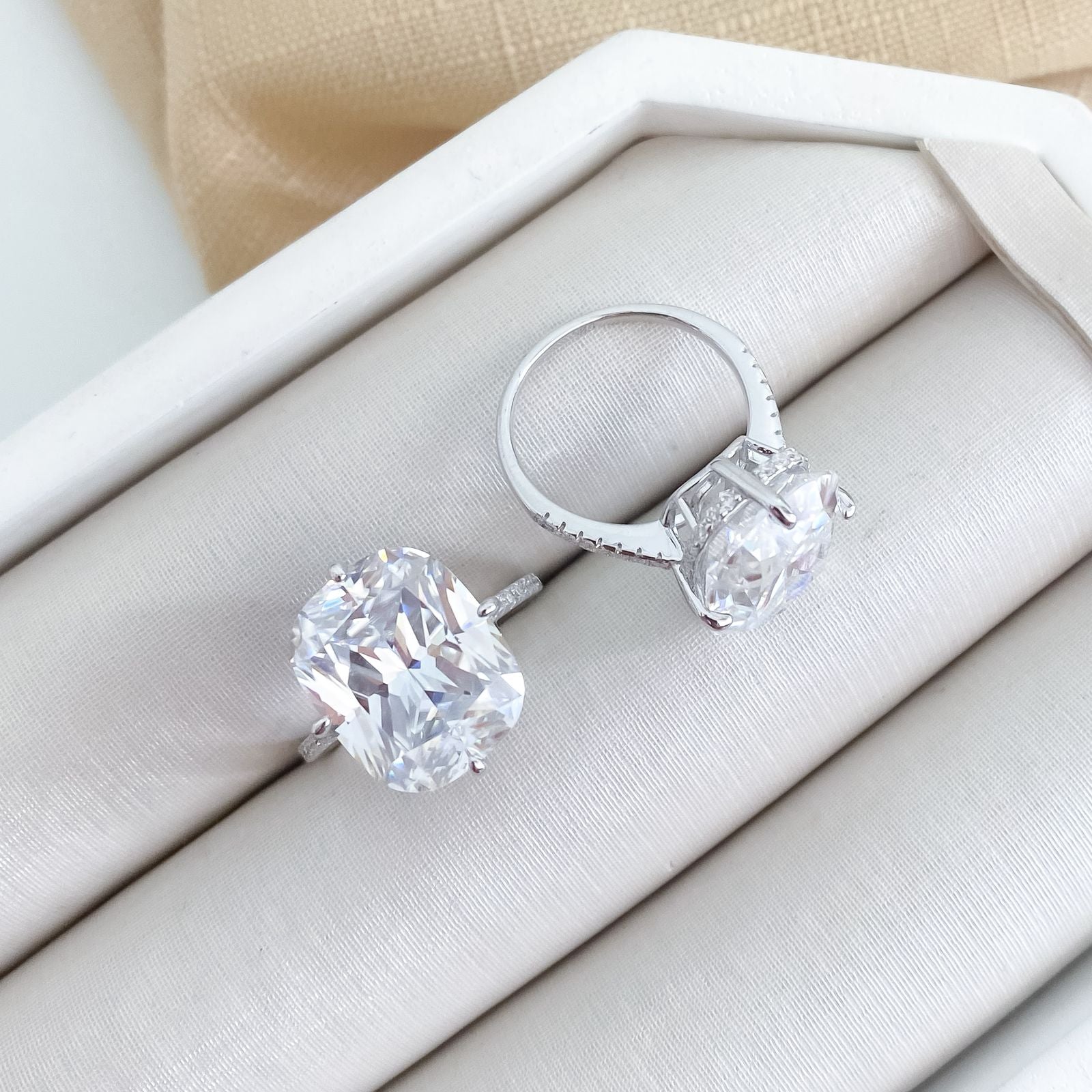 Anel Prata Soliotário Cravejado Cristal 15x12mm Moissanite
