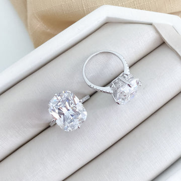Anel Prata Soliotário Cravejado Cristal 15x12mm Moissanite