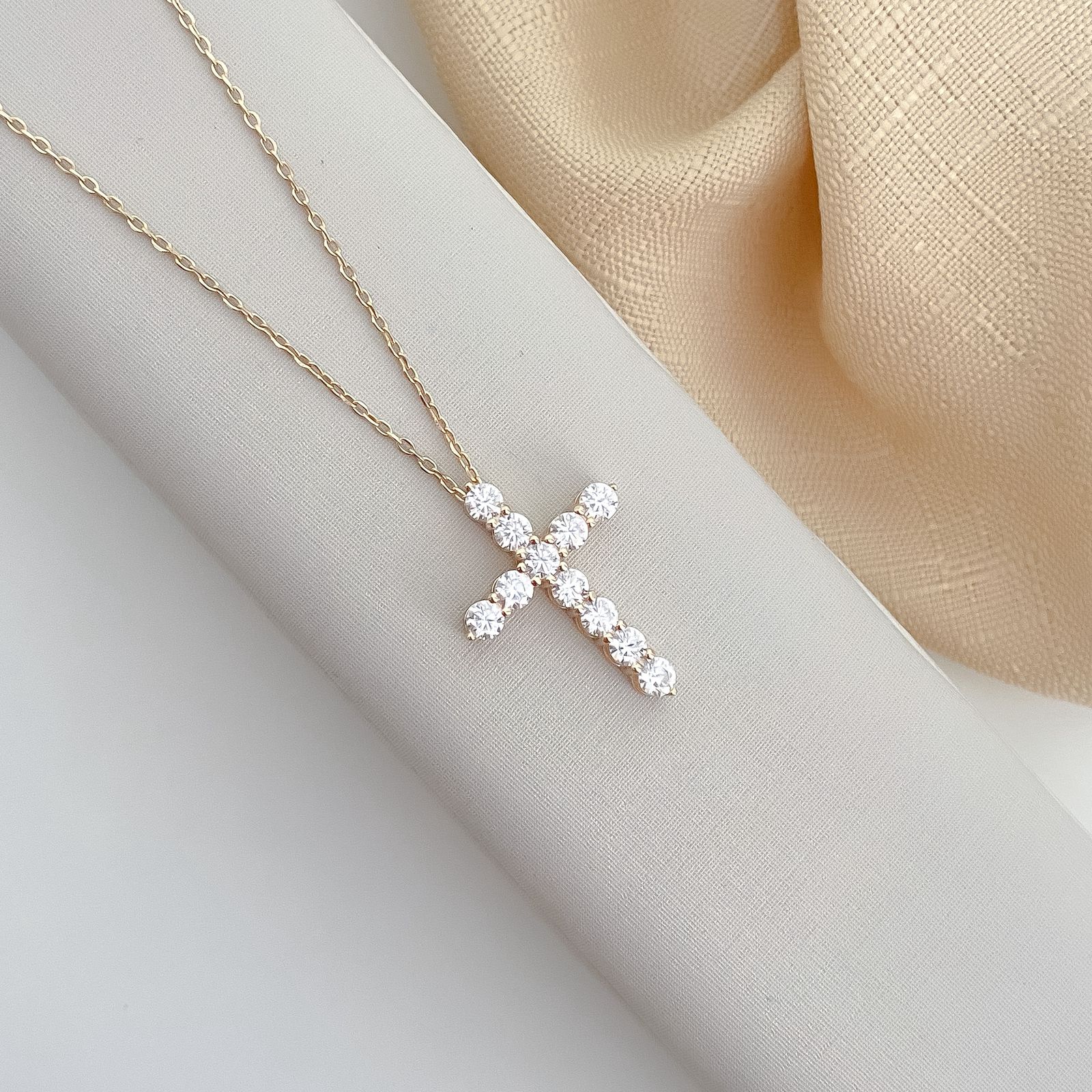 Gargantilha Prata Cruz Cravejada Cristal Dourado 3.5mm Moissanite