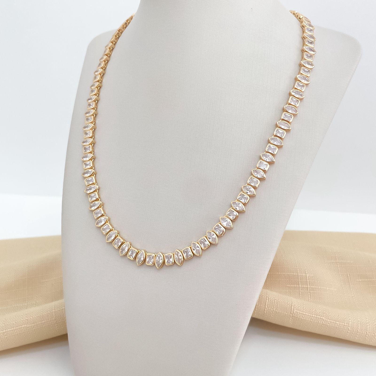 Gargantilha Prata Dourada Cravejada 42cm 6x4mm