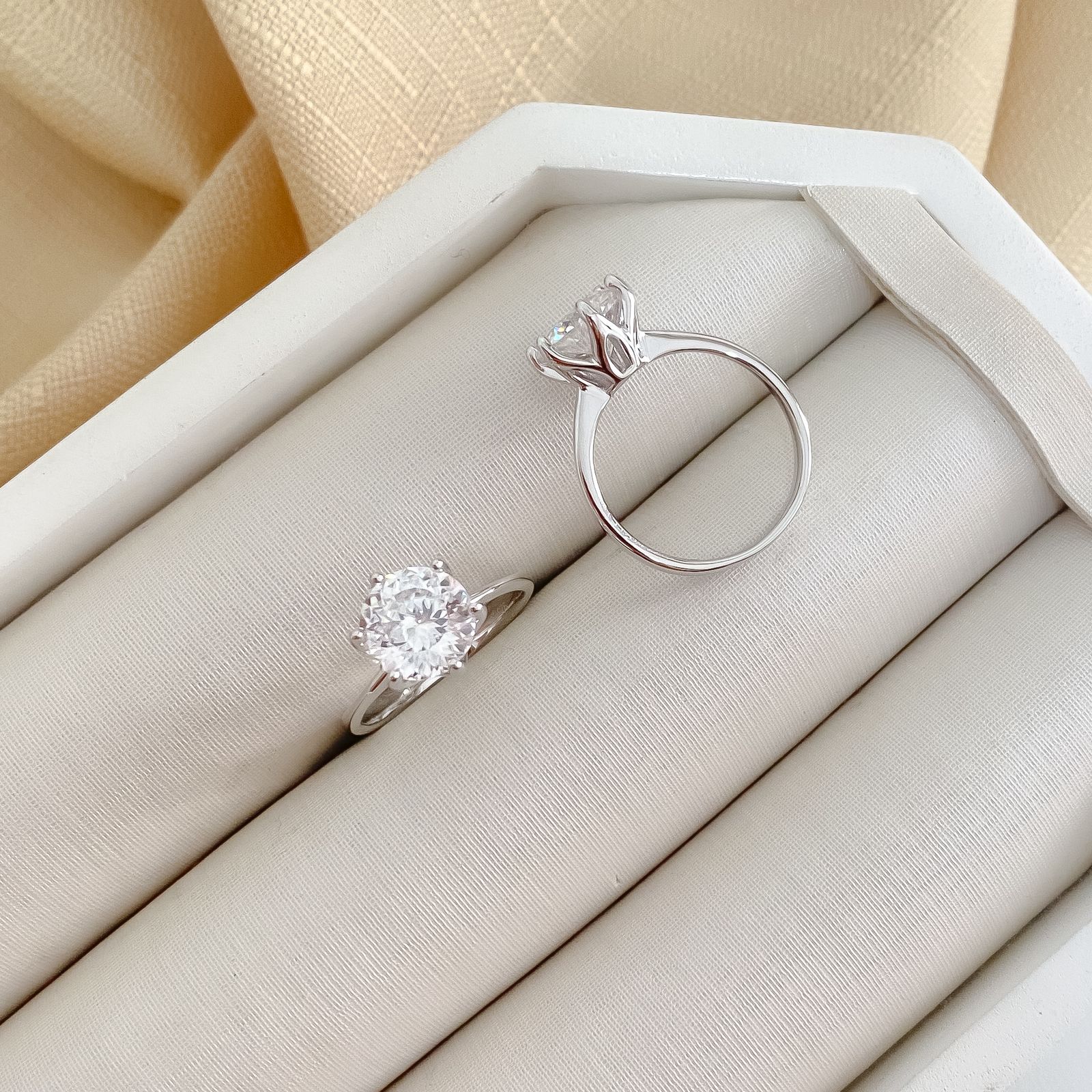 Anel Prata Solitário Cravejado Lap 8mm Moissanite