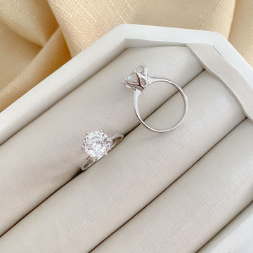 Anel Prata Solitário Cravejado Lap 8mm Moissanite