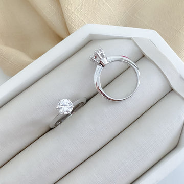 Anel Prata Solitário Cravejado Cristal 7mm Moissanite
