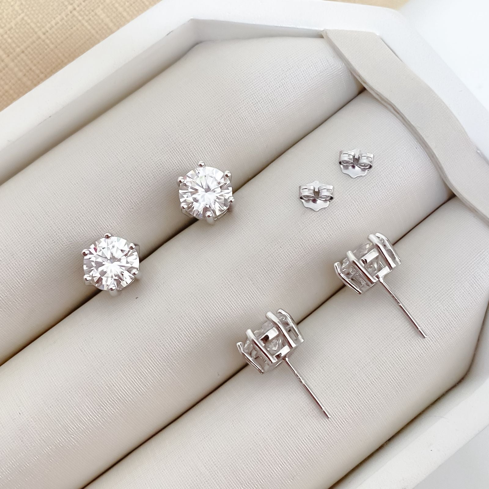 Brinco Prata Ponto Luz Cristal 8mm Moissanite