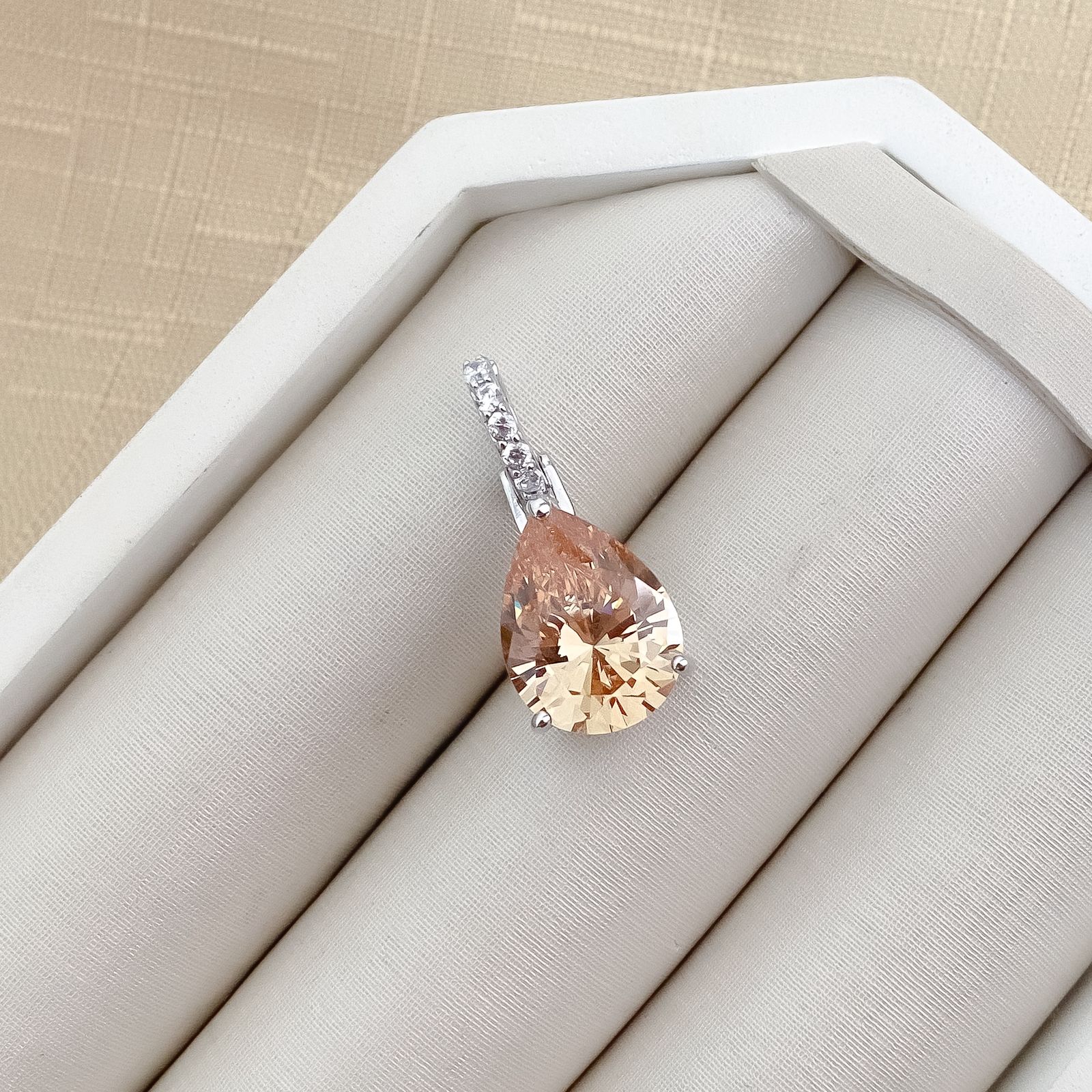Pingente Prata Gota Cravejado Champanhe 12mm